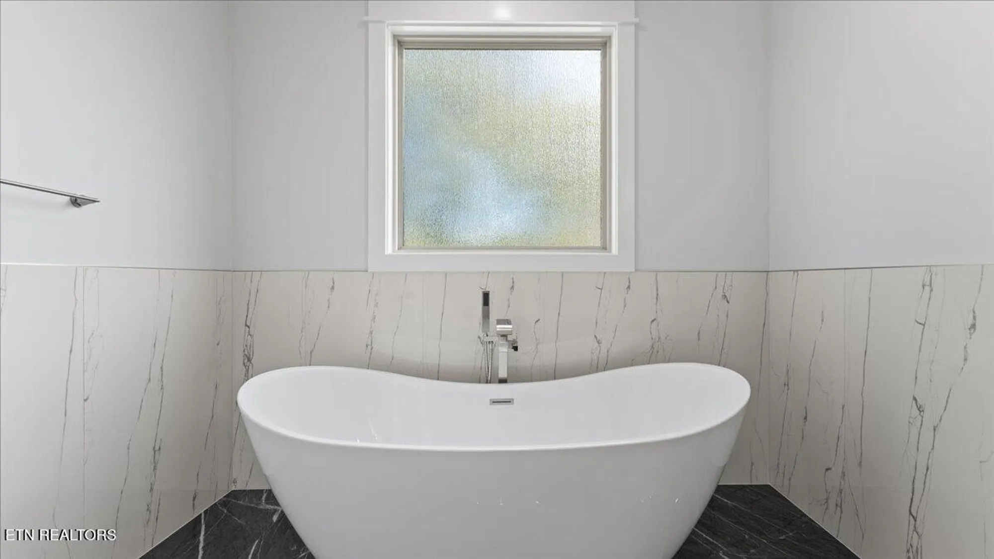 Property Slideshow image 32 of 49 | 131 utsesti ln, Loudon, TN, 37774