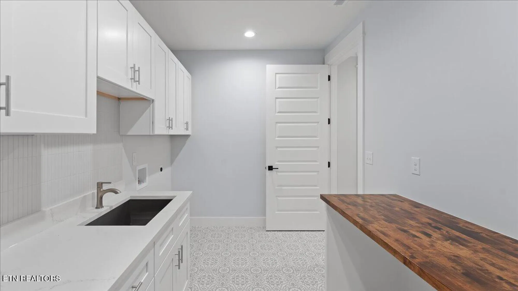 Property Slideshow image 35 of 49 | 131 utsesti ln, Loudon, TN, 37774