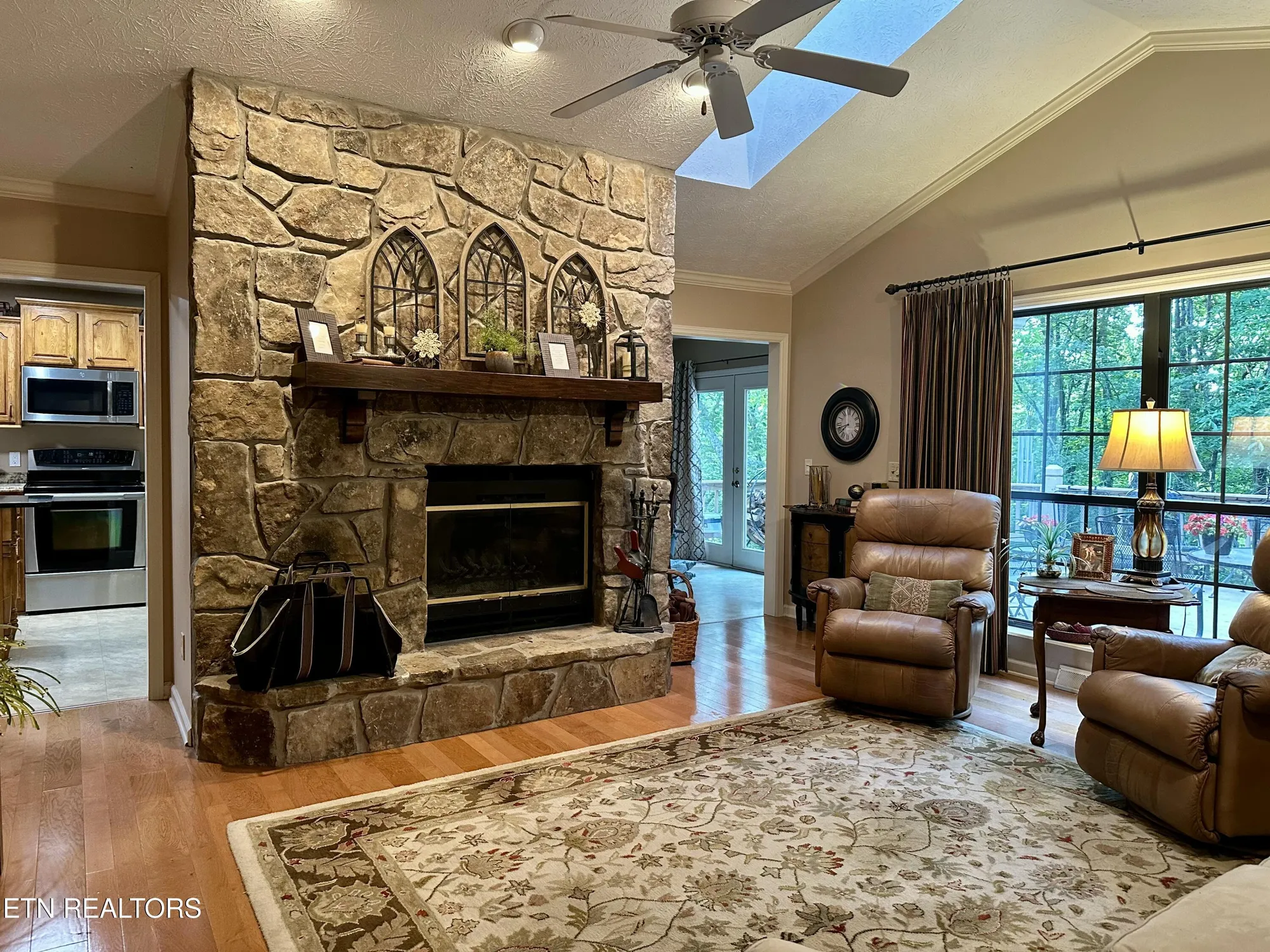 Property Slideshow image 4 of 33 | 102 bromley ln, Crossville, TN, 38558