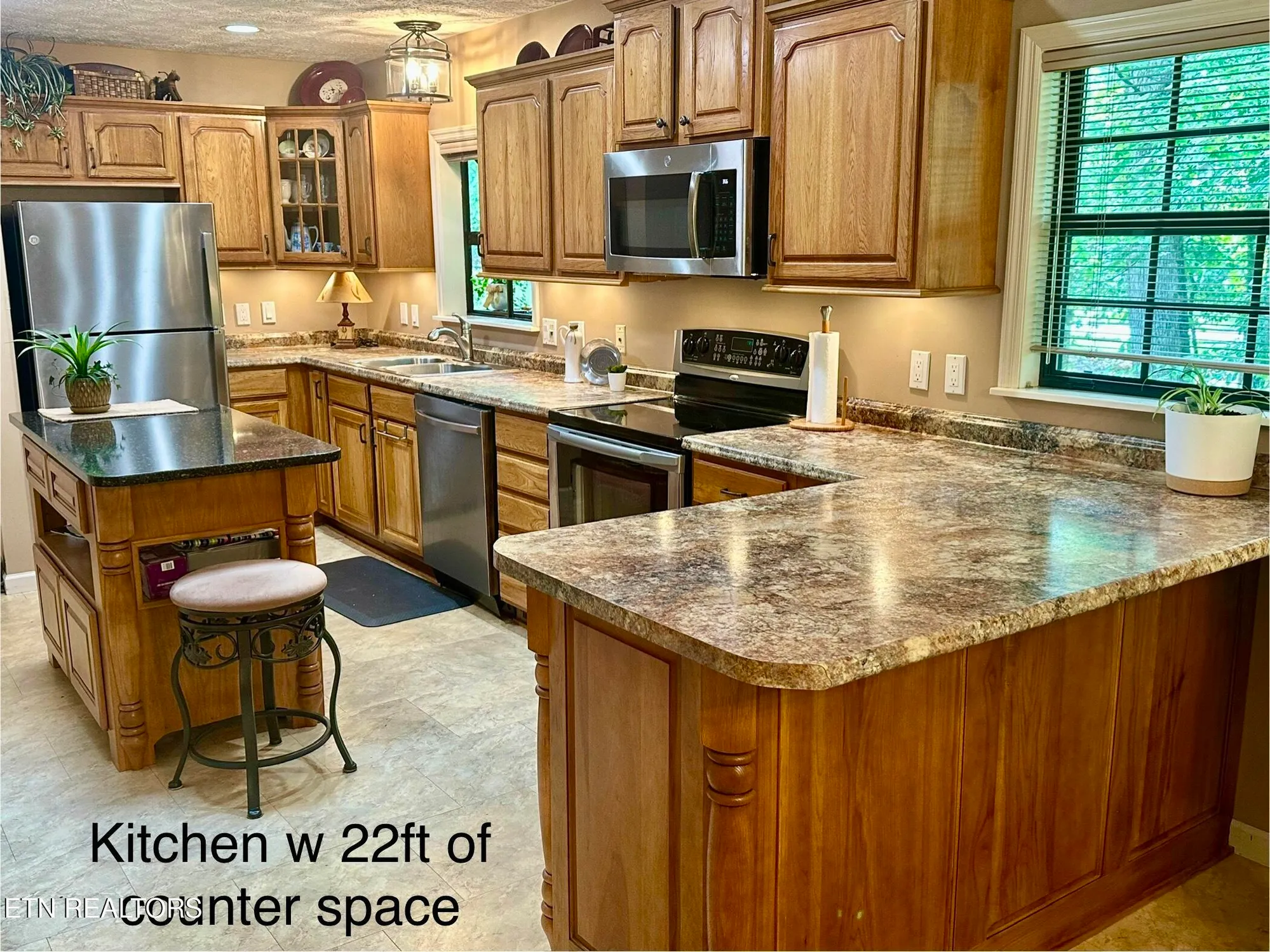 Property Slideshow image 6 of 33 | 102 bromley ln, Crossville, TN, 38558