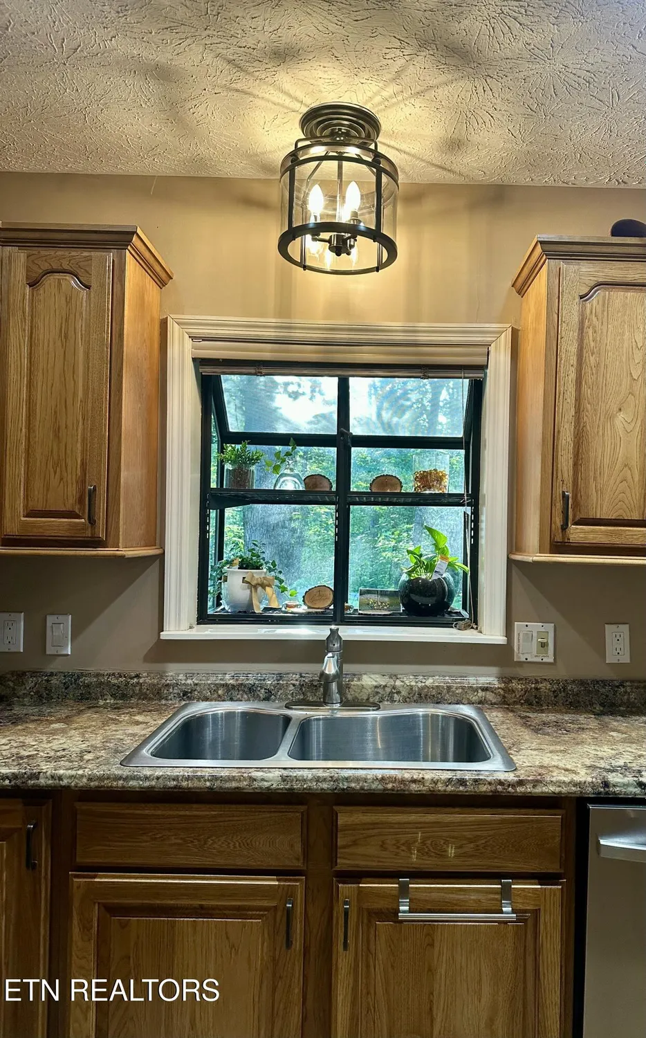 Property Slideshow image 7 of 33 | 102 bromley ln, Crossville, TN, 38558