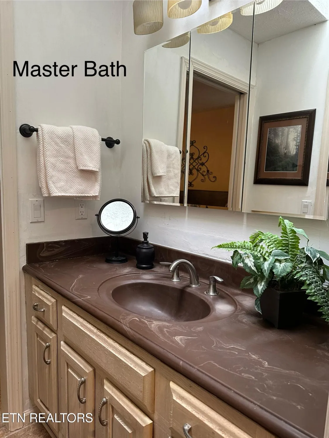 Property Slideshow image 12 of 33 | 102 bromley ln, Crossville, TN, 38558