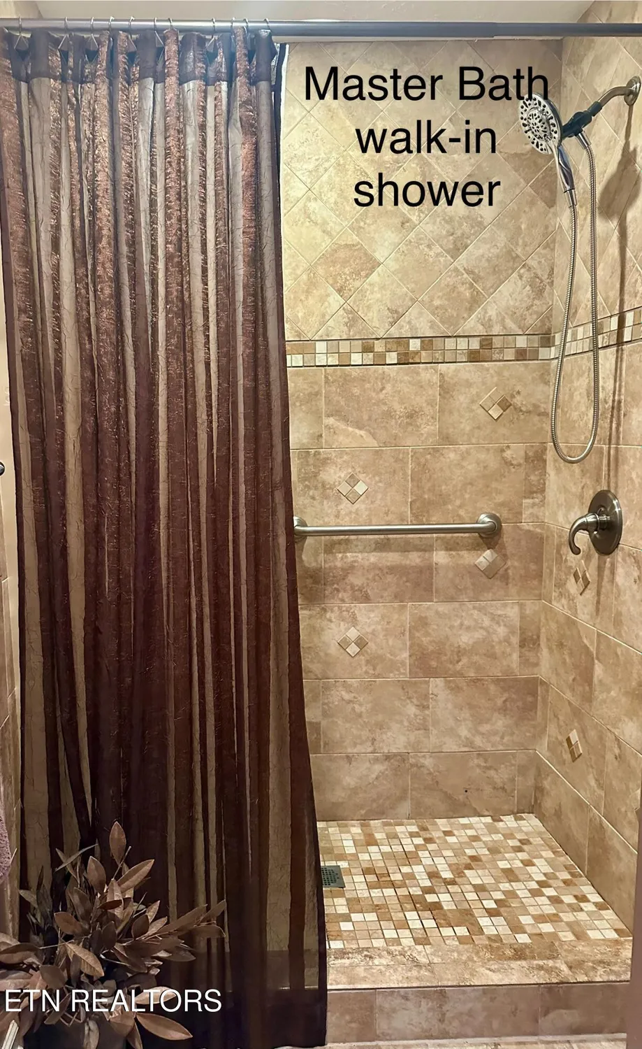 Property Slideshow image 13 of 33 | 102 bromley ln, Crossville, TN, 38558