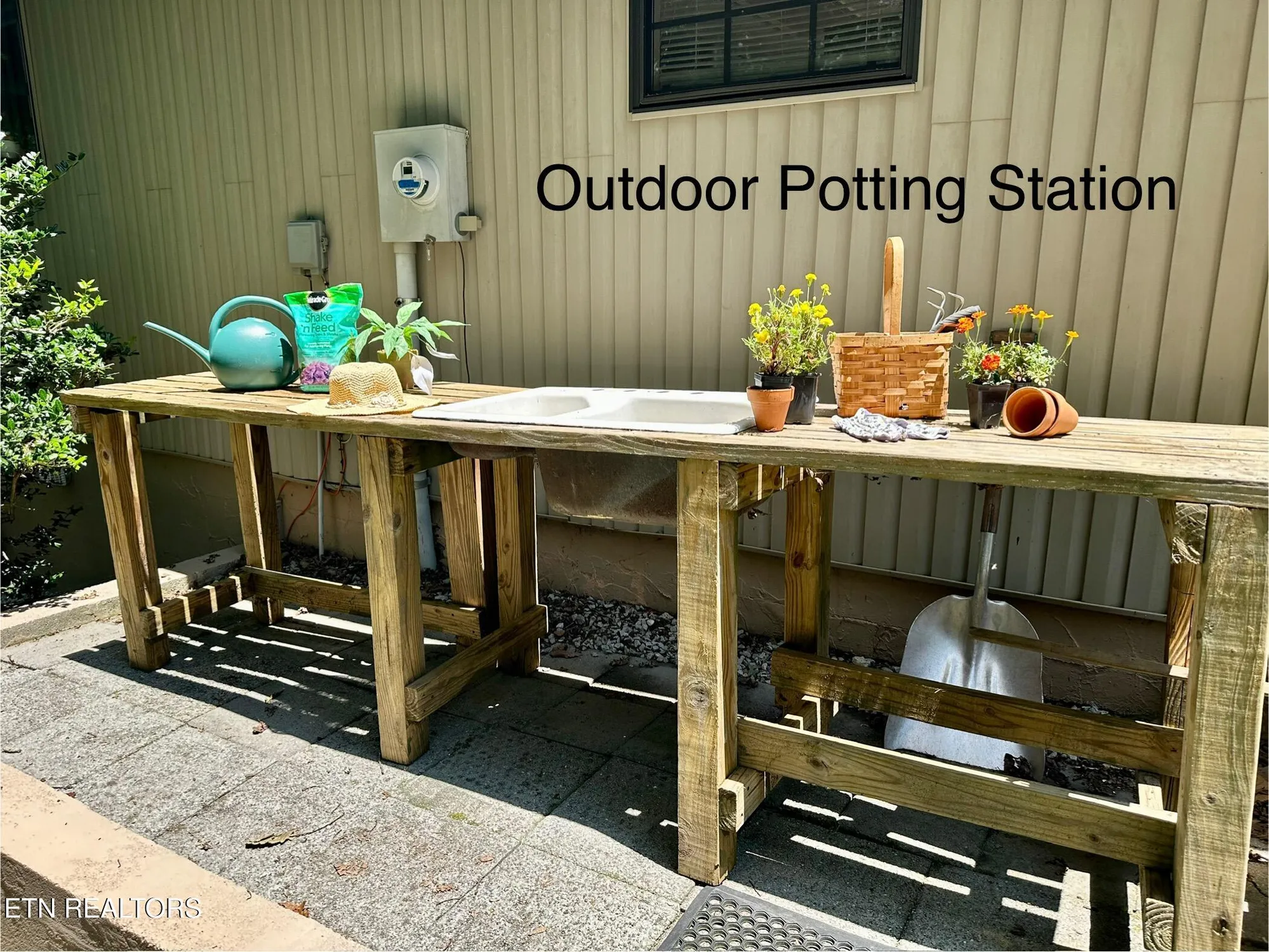 Property Slideshow image 25 of 33 | 102 bromley ln, Crossville, TN, 38558