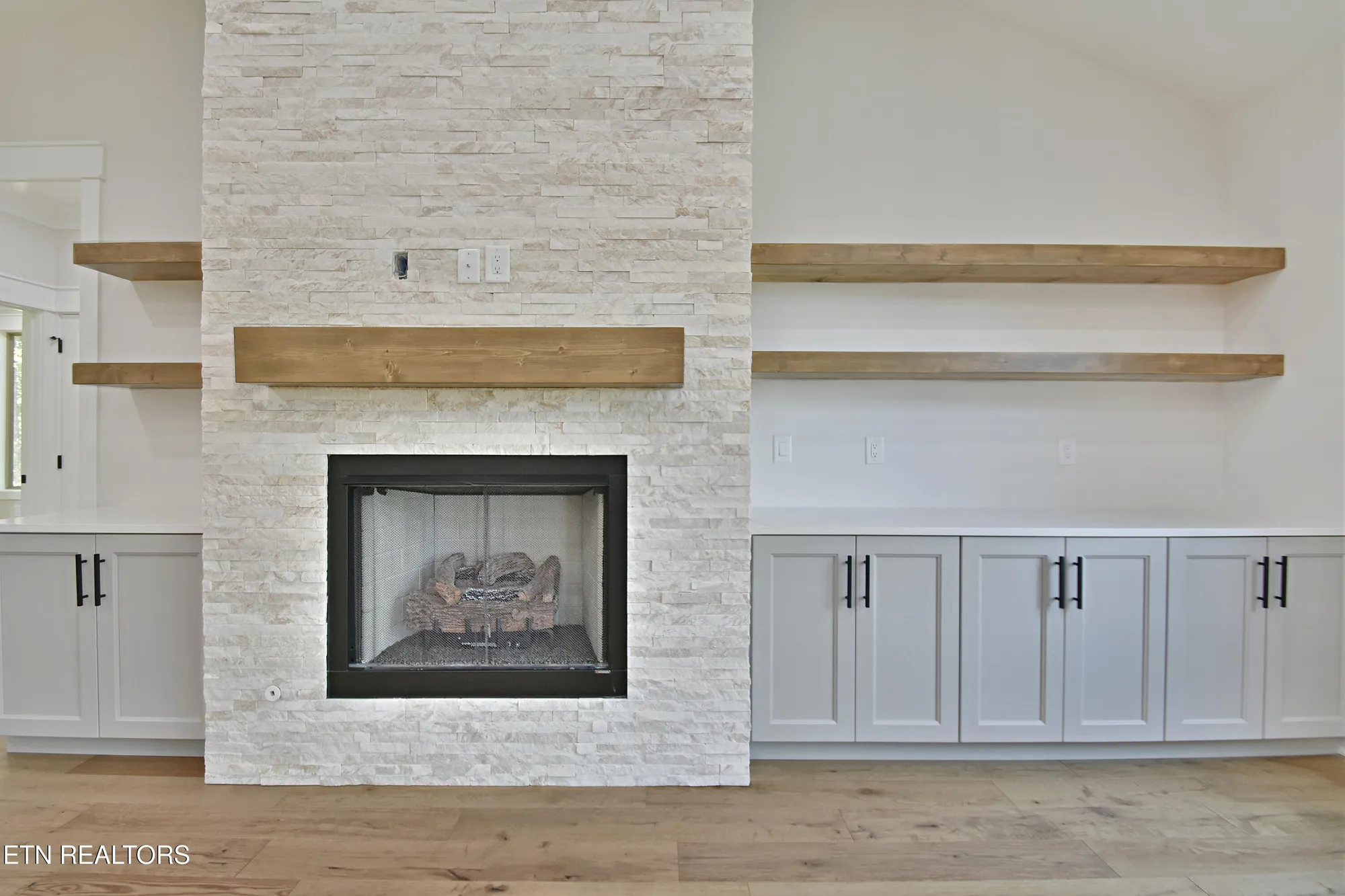 Property Slideshow image 10 of 49 | 207 walosi ln, Loudon, TN, 37774