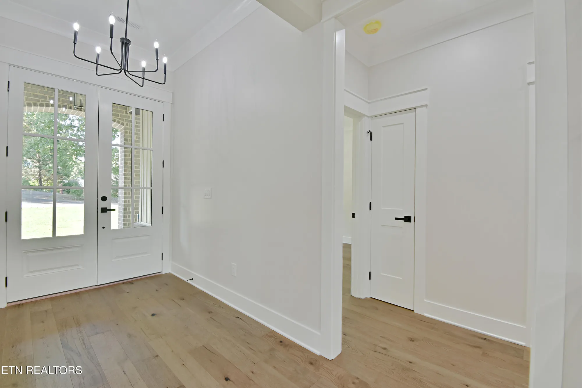 Property Slideshow image 5 of 49 | 207 walosi ln, Loudon, TN, 37774