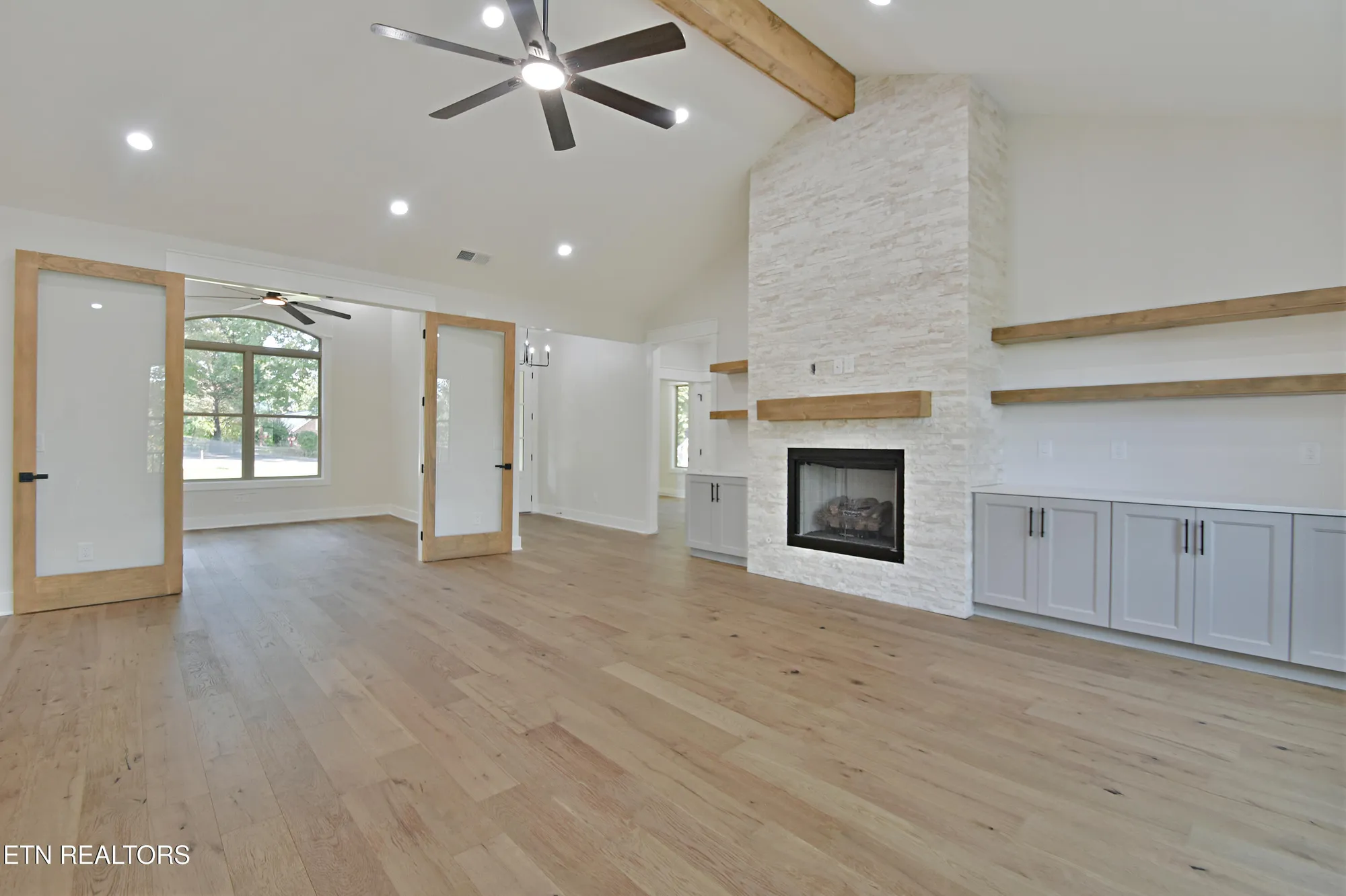 Property Slideshow image 9 of 49 | 207 walosi ln, Loudon, TN, 37774