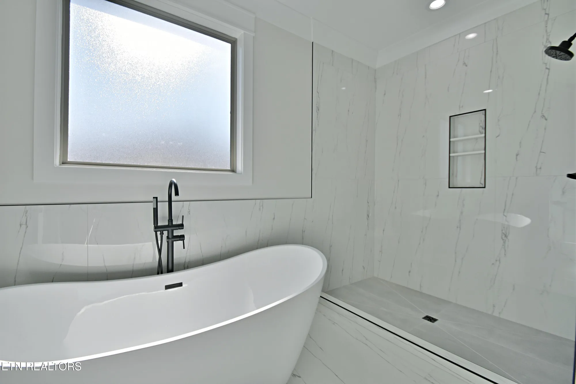 Property Slideshow image 31 of 49 | 207 walosi ln, Loudon, TN, 37774