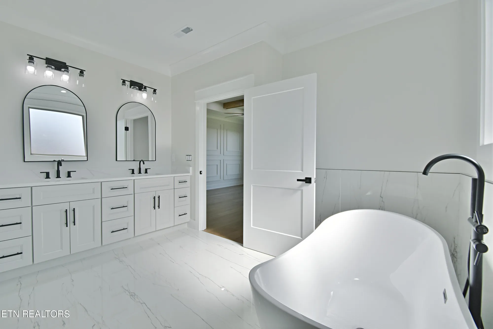 Property Slideshow image 32 of 49 | 207 walosi ln, Loudon, TN, 37774