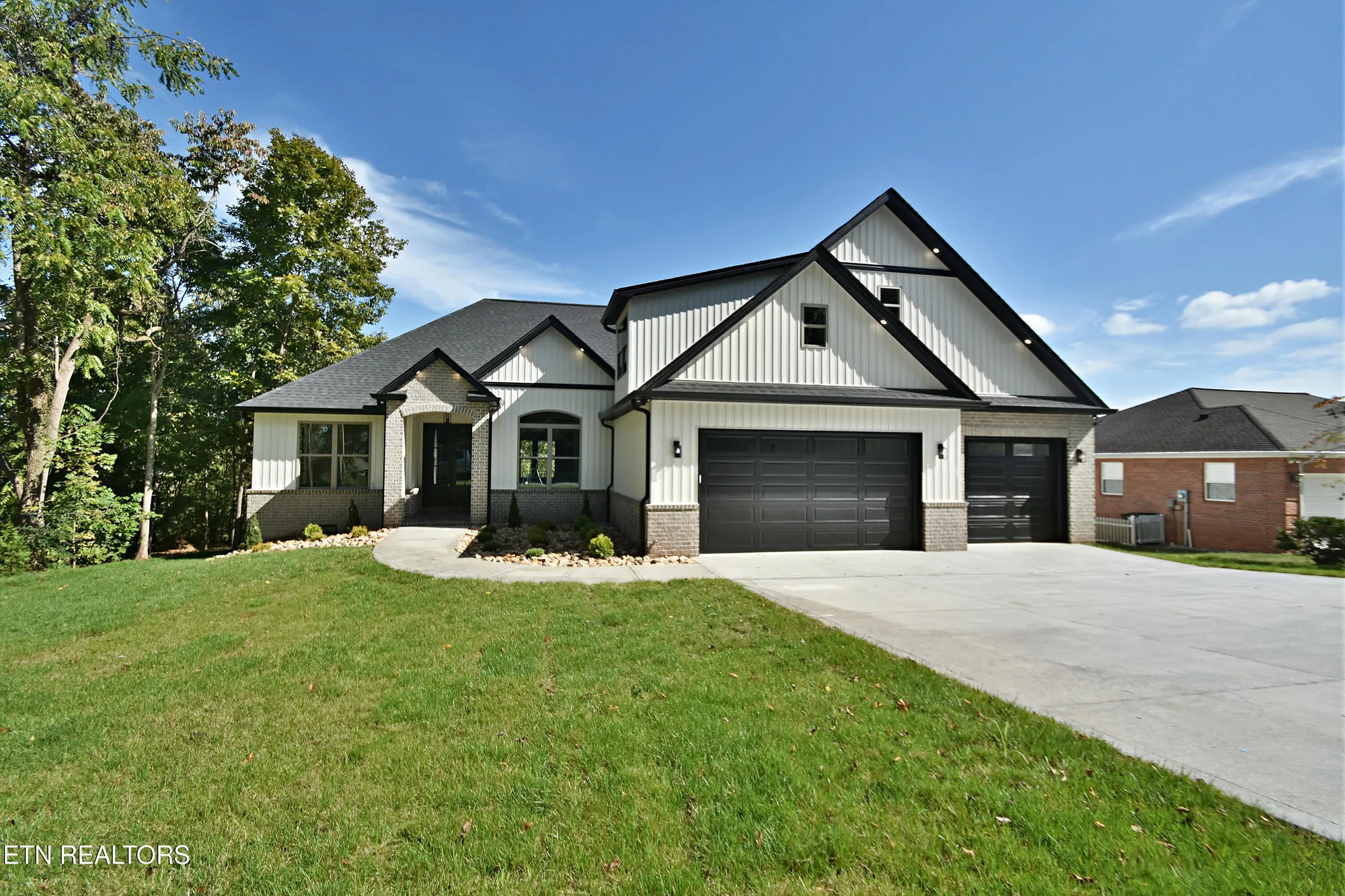 Property Slideshow image 1 of 49 | 207 walosi ln, Loudon, TN, 37774