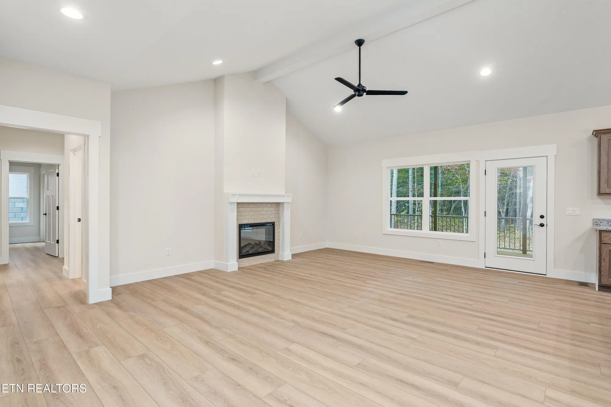 Property Slideshow image 6 of 37 | 160 hawes cir, Crossville, TN, 38558