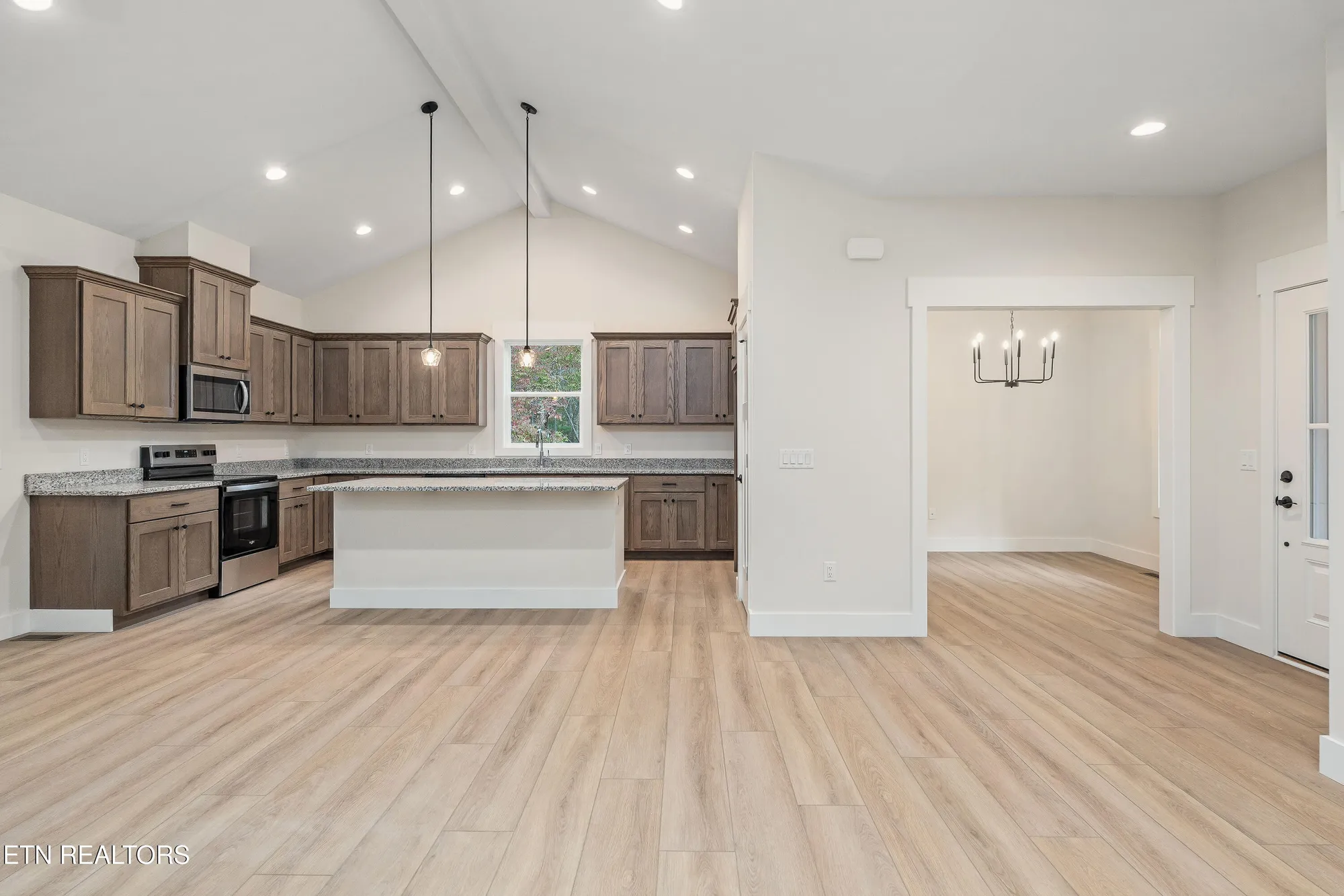 Property Slideshow image 9 of 37 | 160 hawes cir, Crossville, TN, 38558