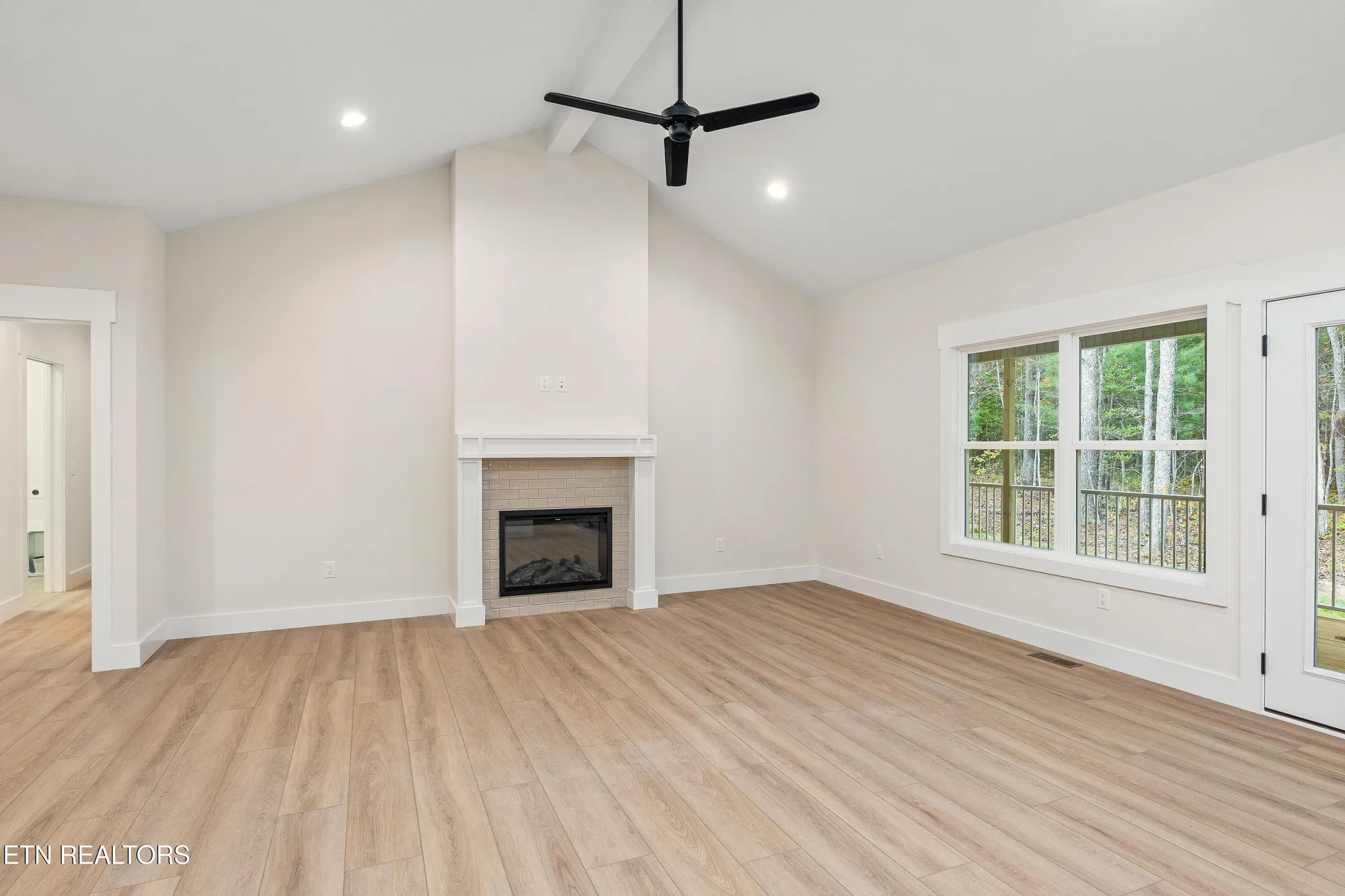 Property Slideshow image 7 of 37 | 160 hawes cir, Crossville, TN, 38558