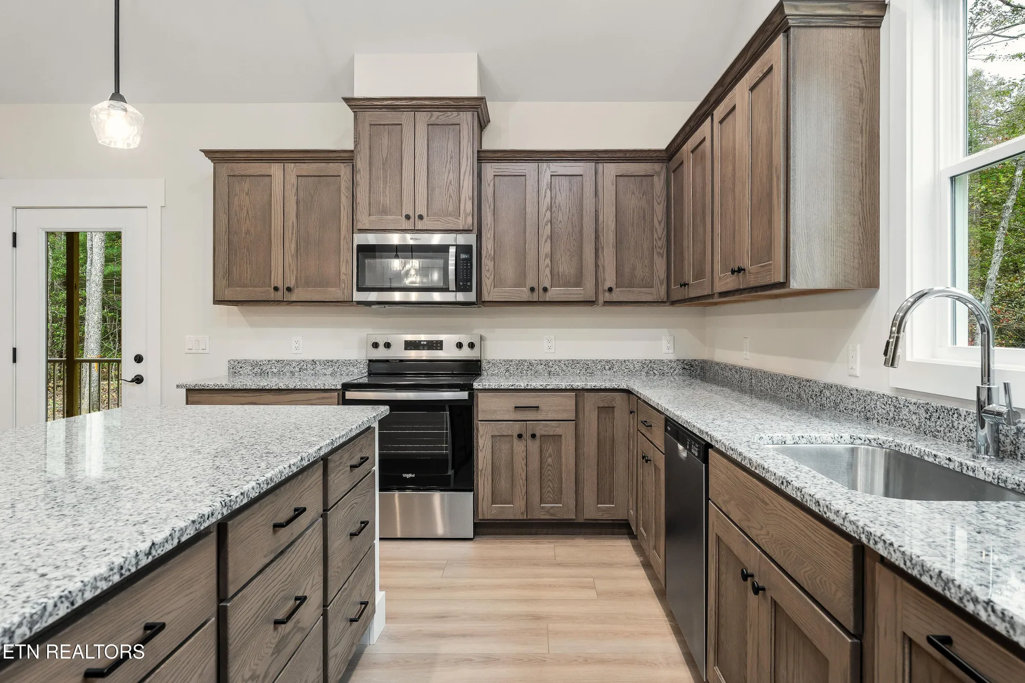 Property Slideshow image 13 of 37 | 160 hawes cir, Crossville, TN, 38558