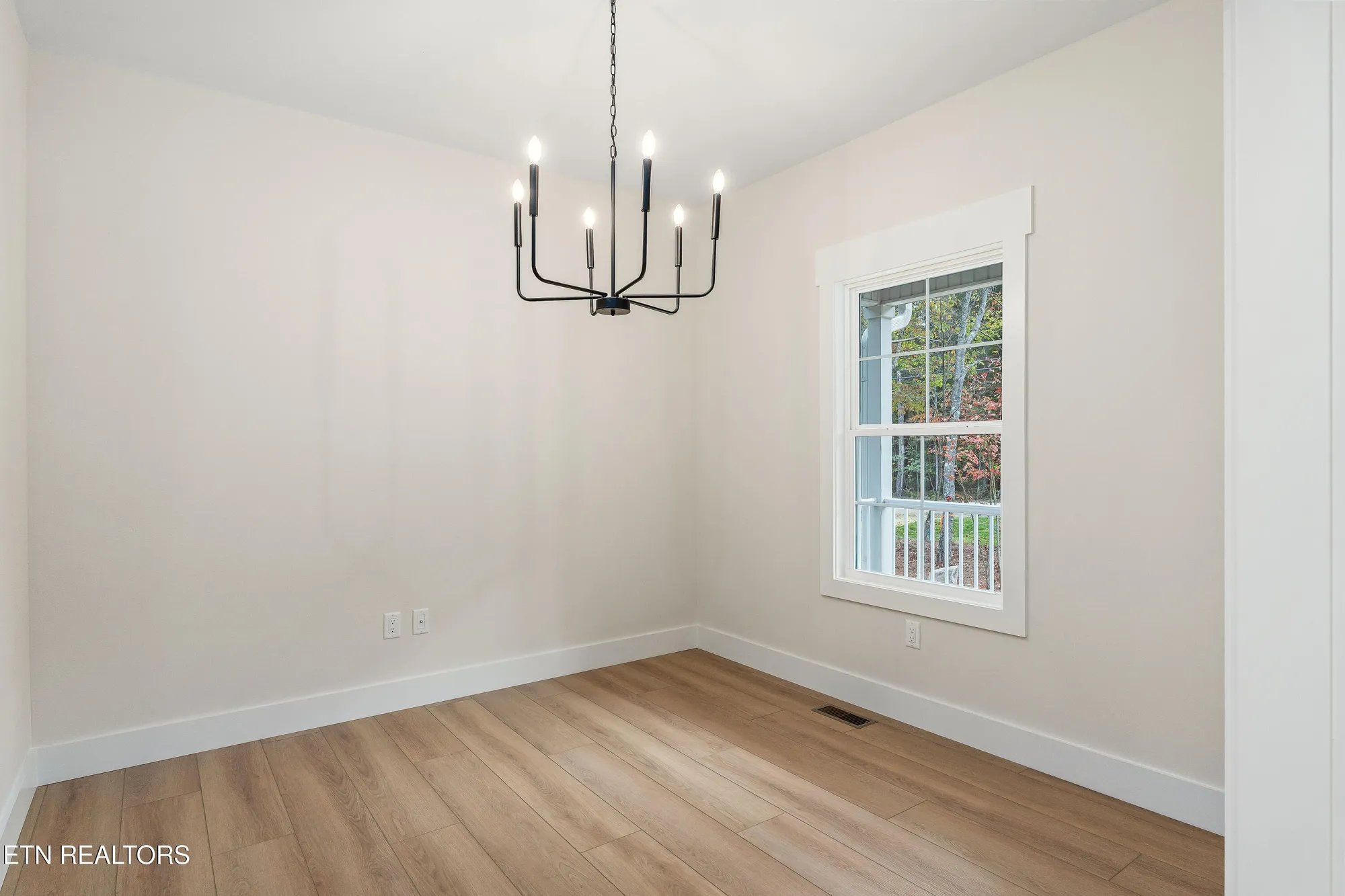 Property Slideshow image 17 of 37 | 160 hawes cir, Crossville, TN, 38558