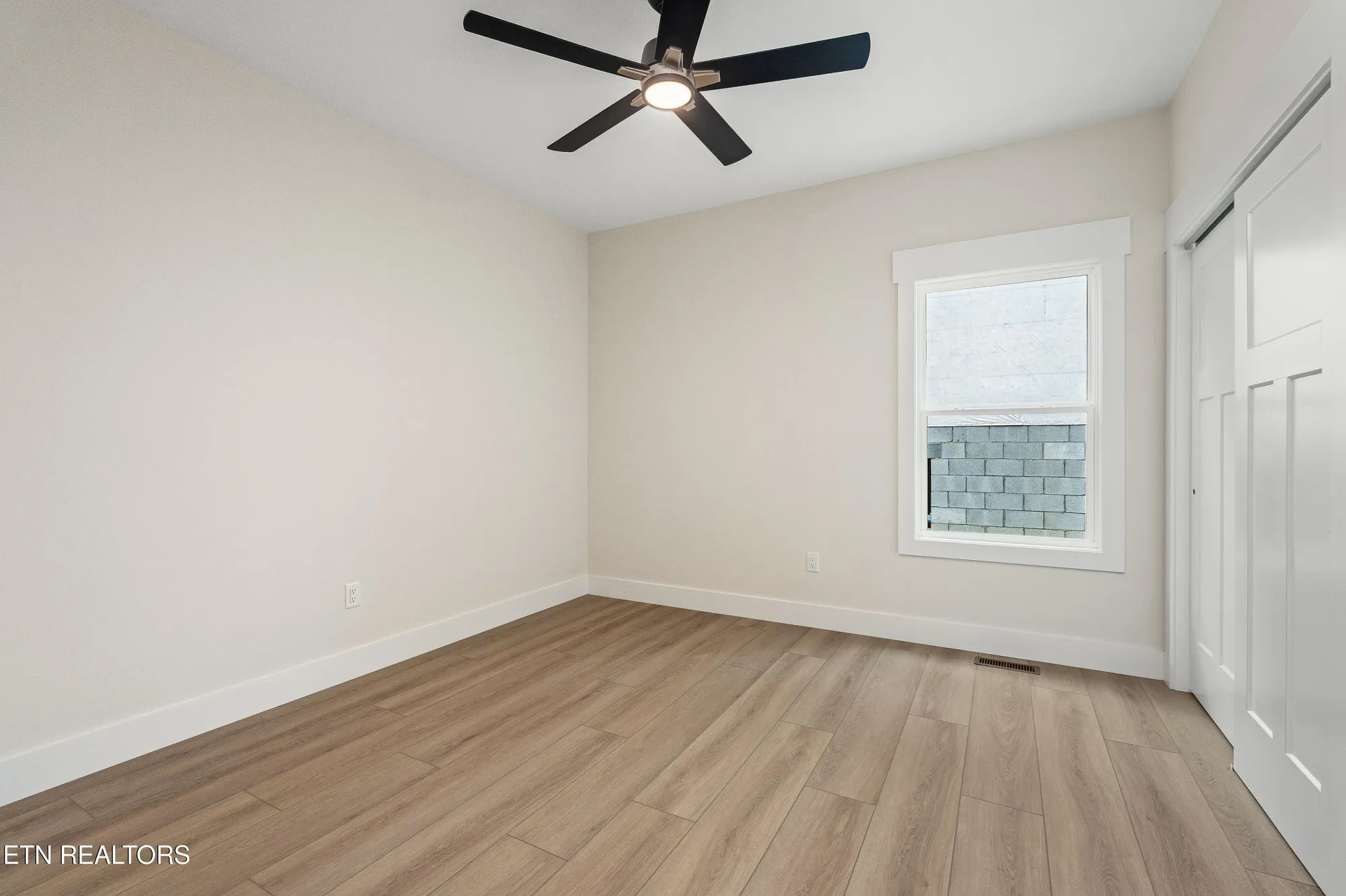 Property Slideshow image 26 of 37 | 160 hawes cir, Crossville, TN, 38558