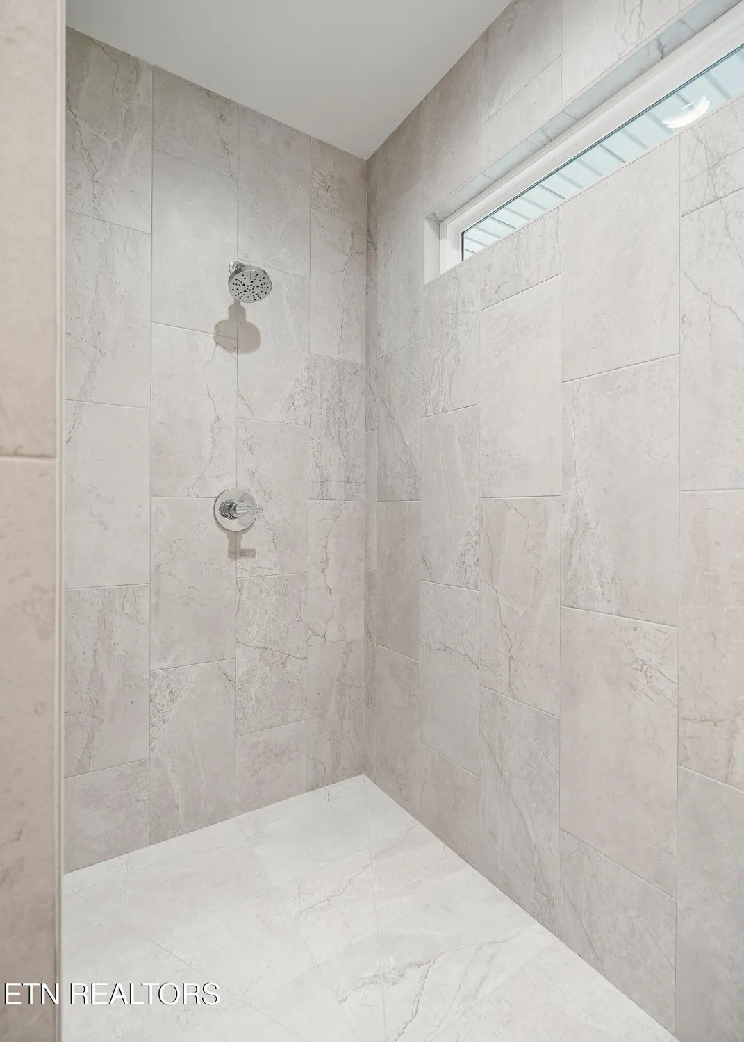 Property Slideshow image 23 of 37 | 160 hawes cir, Crossville, TN, 38558