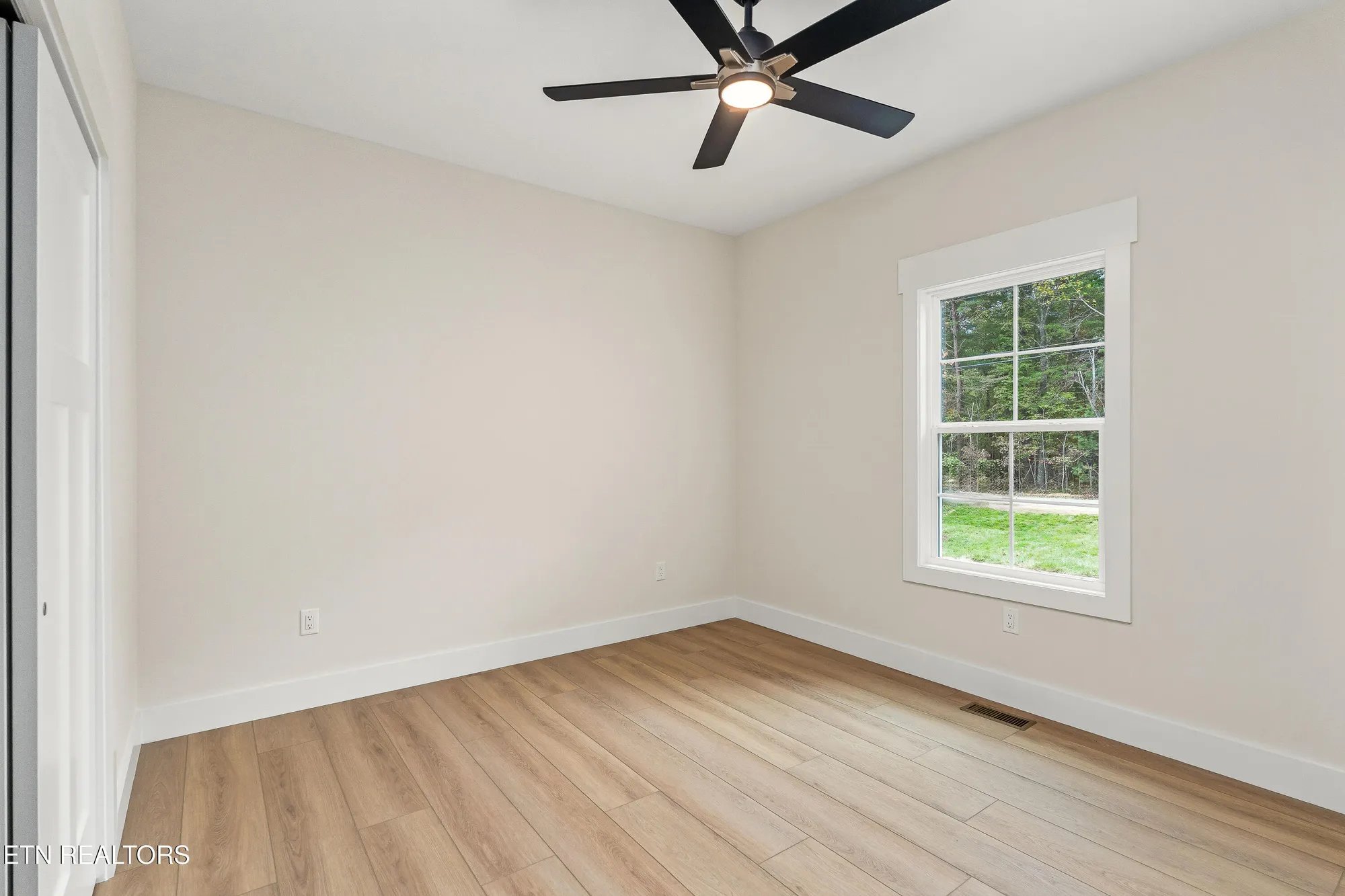 Property Slideshow image 29 of 37 | 160 hawes cir, Crossville, TN, 38558