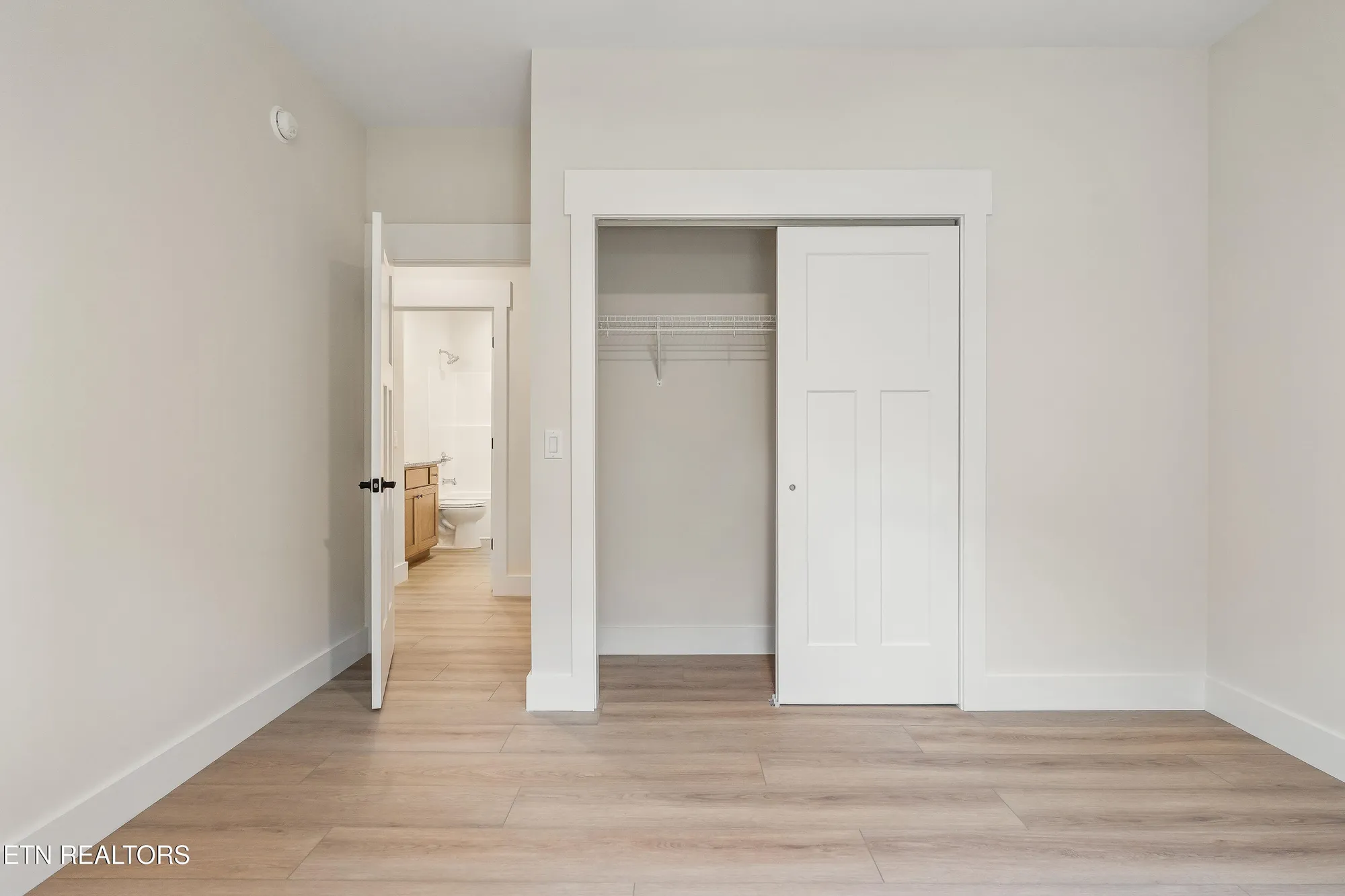 Property Slideshow image 30 of 37 | 160 hawes cir, Crossville, TN, 38558