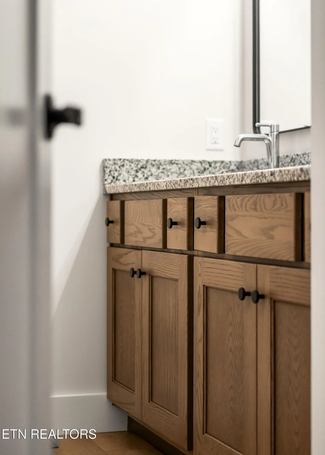 Property Slideshow image 28 of 37 | 160 hawes cir, Crossville, TN, 38558