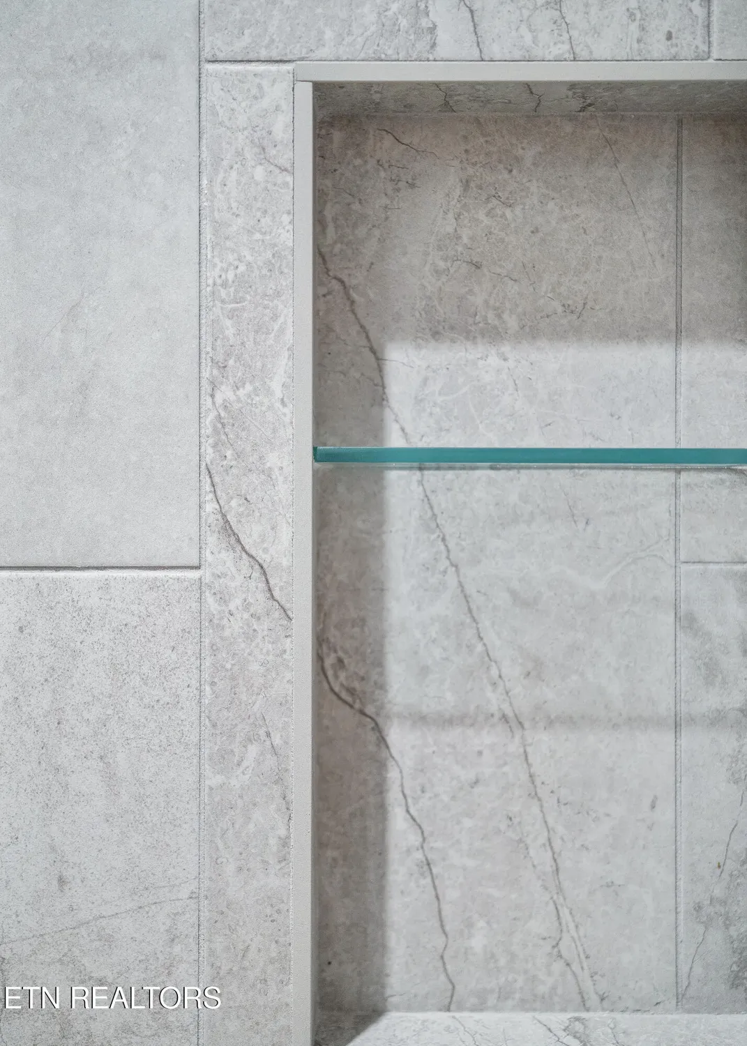 Property Slideshow image 24 of 37 | 160 hawes cir, Crossville, TN, 38558