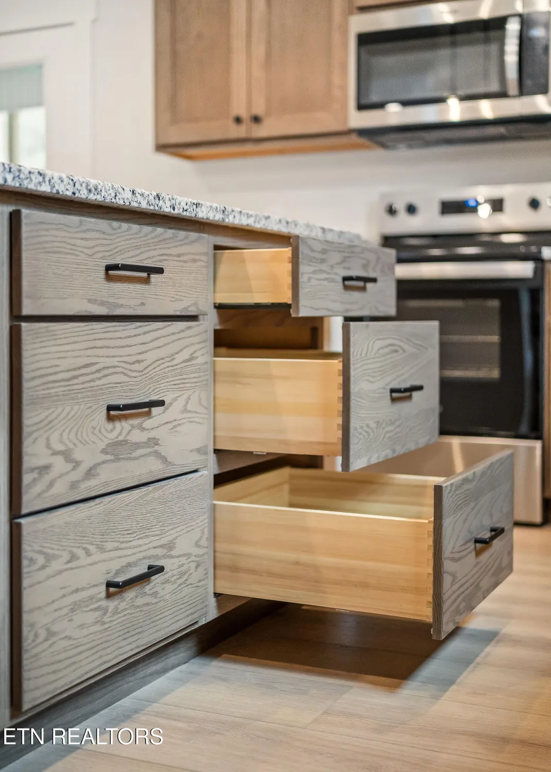 Property Slideshow image 16 of 37 | 160 hawes cir, Crossville, TN, 38558