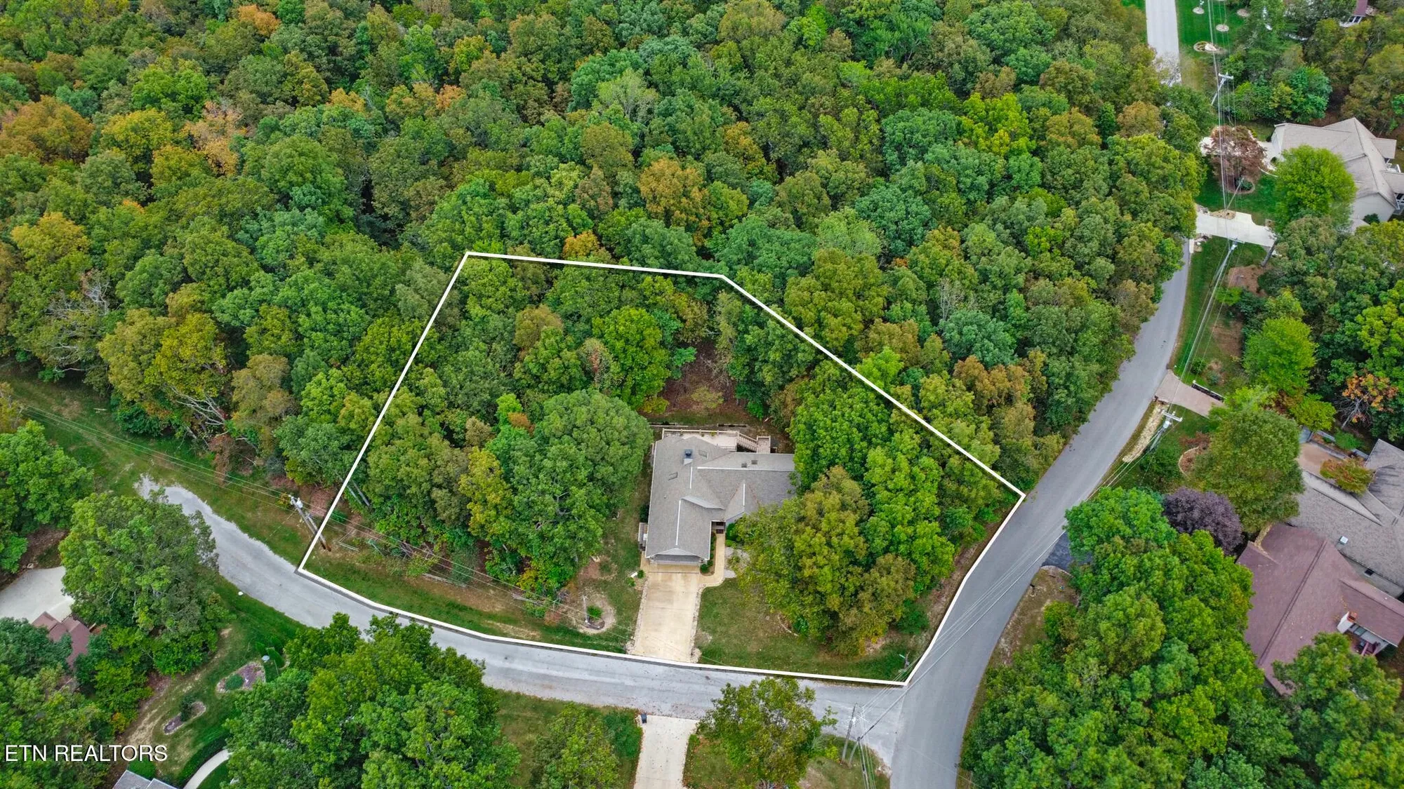 Property Slideshow image 29 of 33 | 102 bromley ln, Crossville, TN, 38558