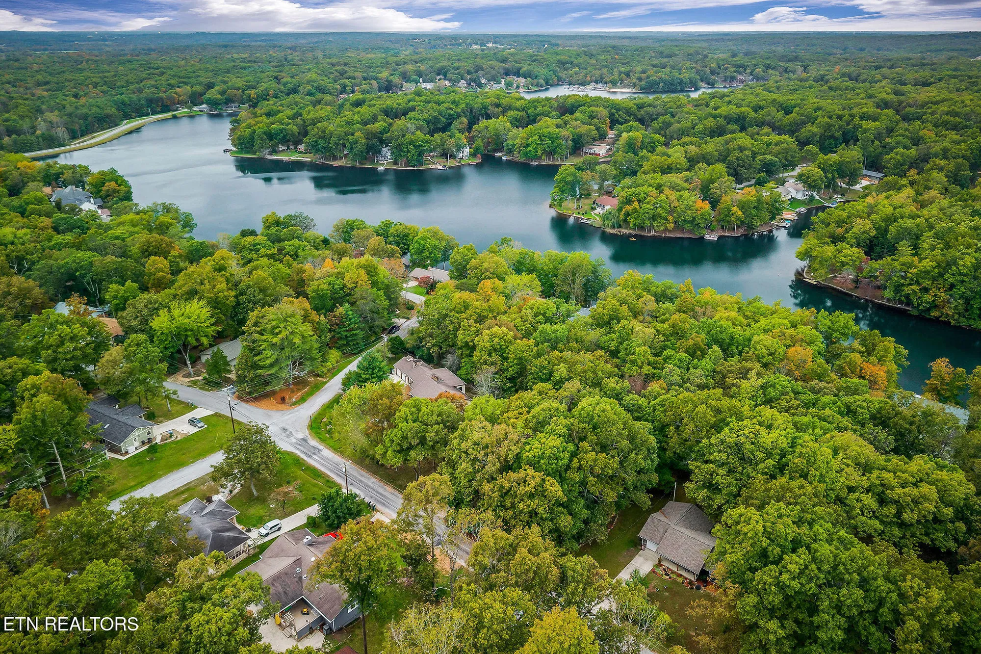 Property Slideshow image 37 of 41 | 155 lakeshire dr, Crossville, TN, 38558