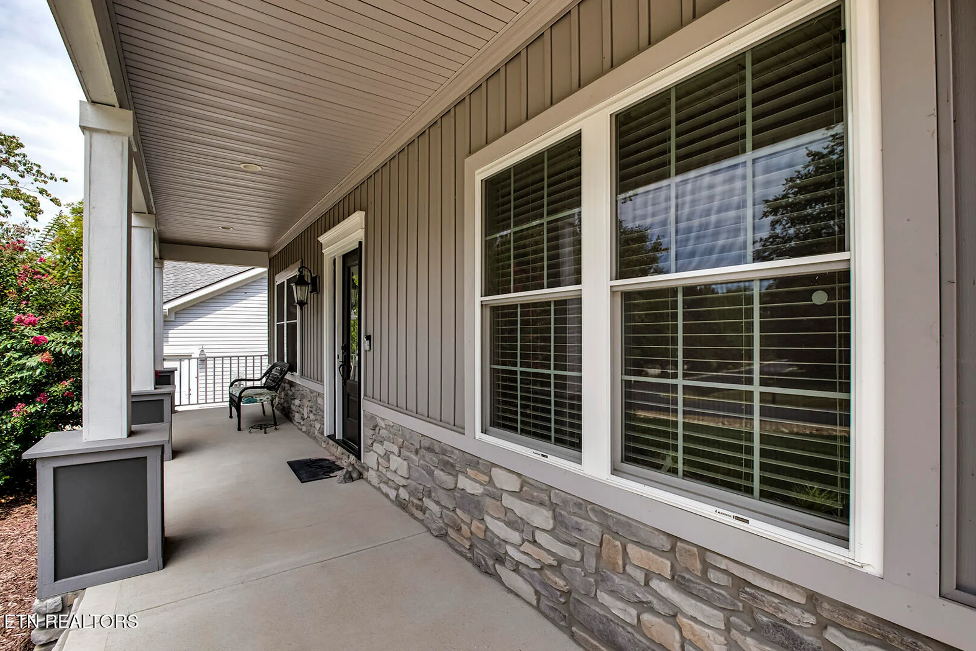 Property Slideshow image 2 of 48 | 184 saloli way, Loudon, TN, 37774