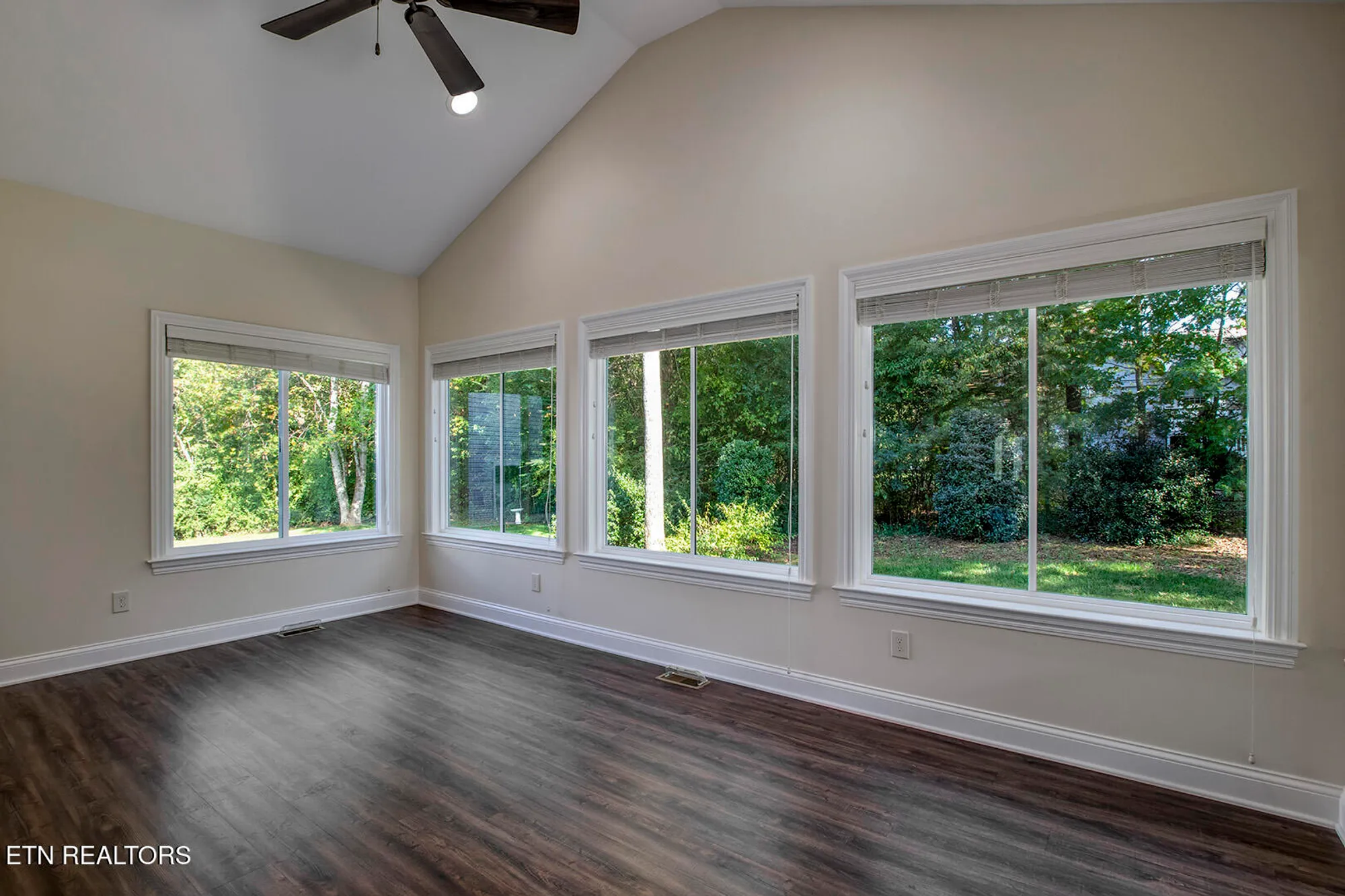 Property Slideshow image 11 of 48 | 184 saloli way, Loudon, TN, 37774