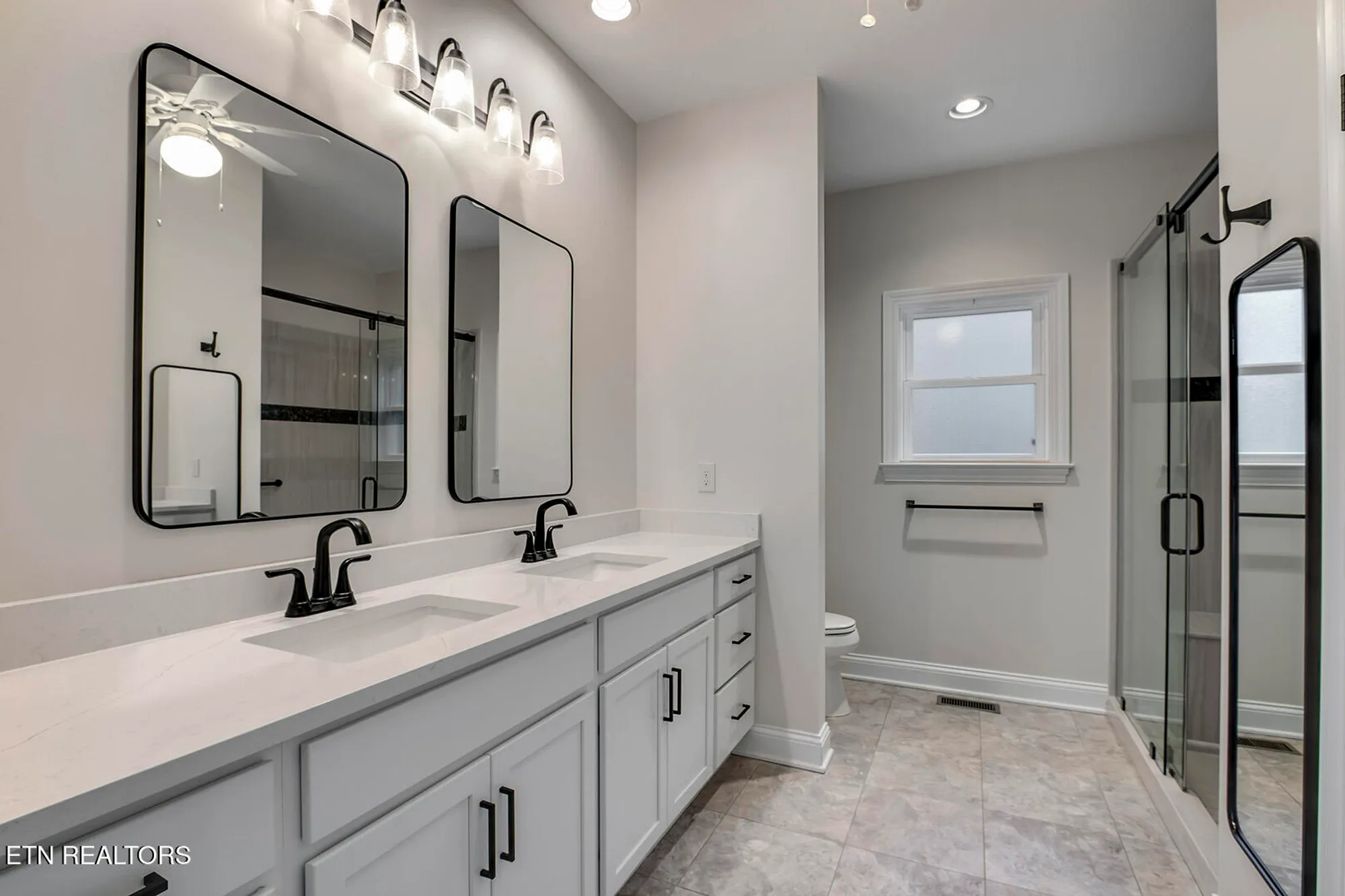 Property Slideshow image 33 of 48 | 184 saloli way, Loudon, TN, 37774