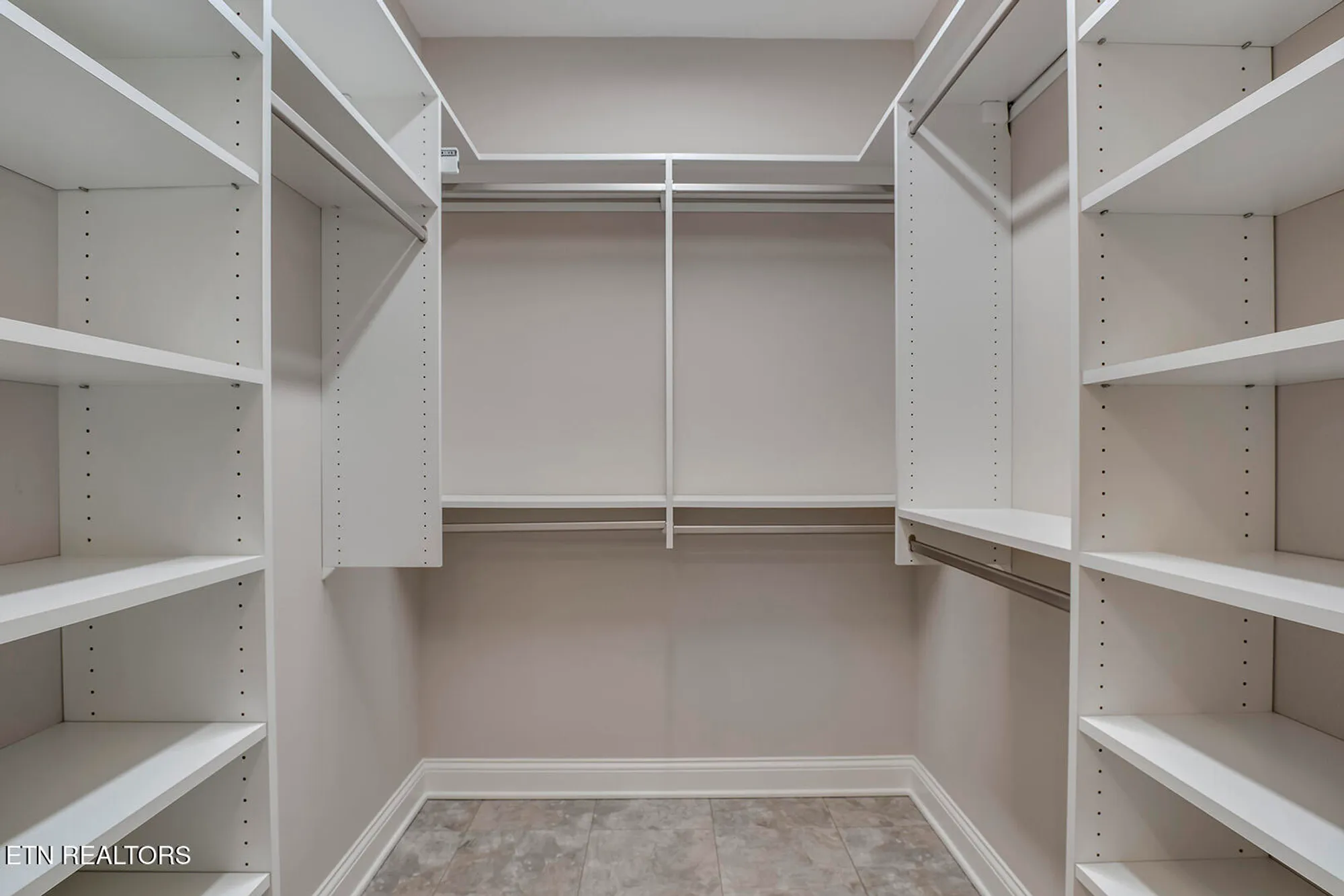 Property Slideshow image 35 of 48 | 184 saloli way, Loudon, TN, 37774