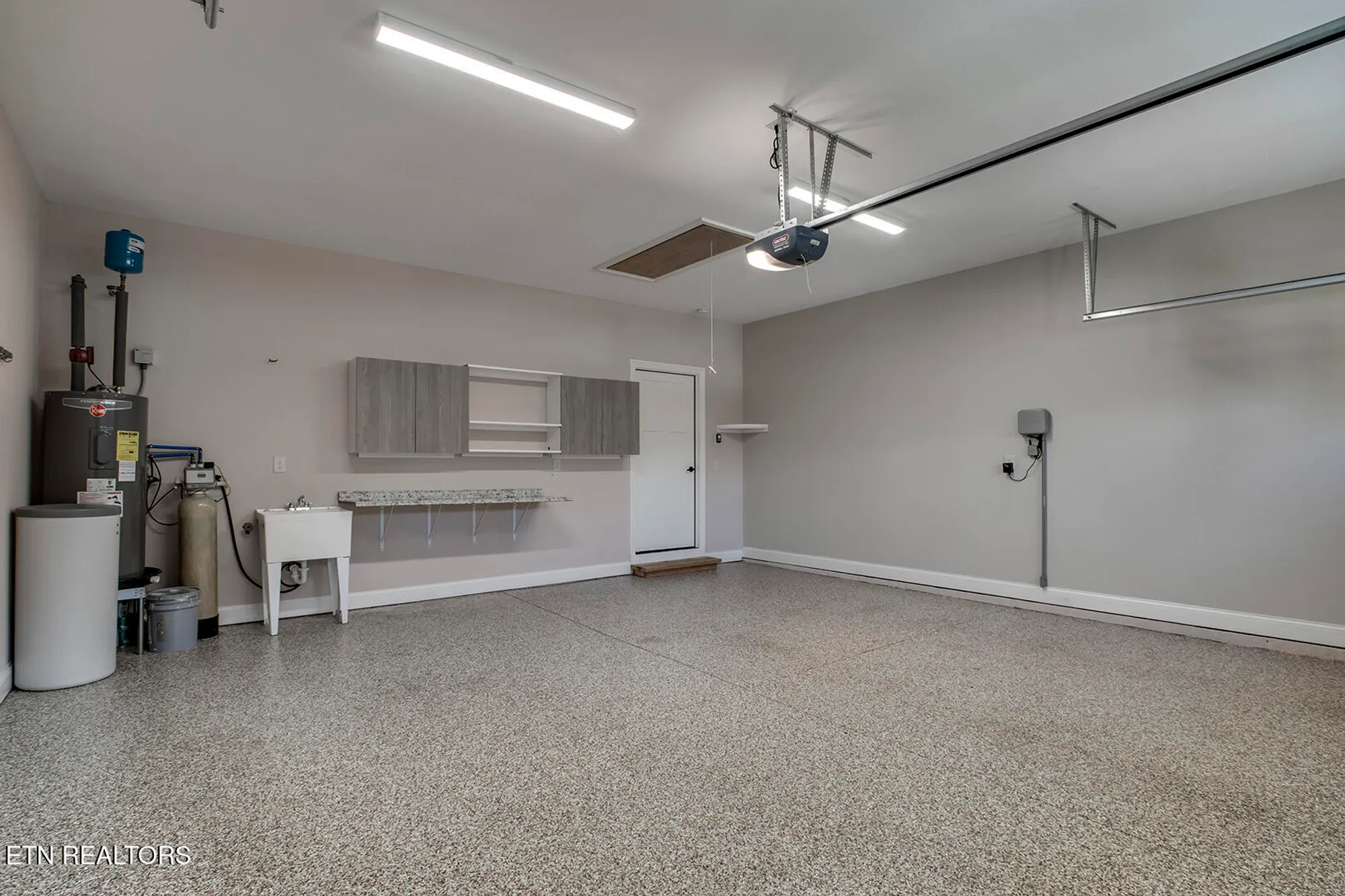 Property Slideshow image 38 of 48 | 184 saloli way, Loudon, TN, 37774