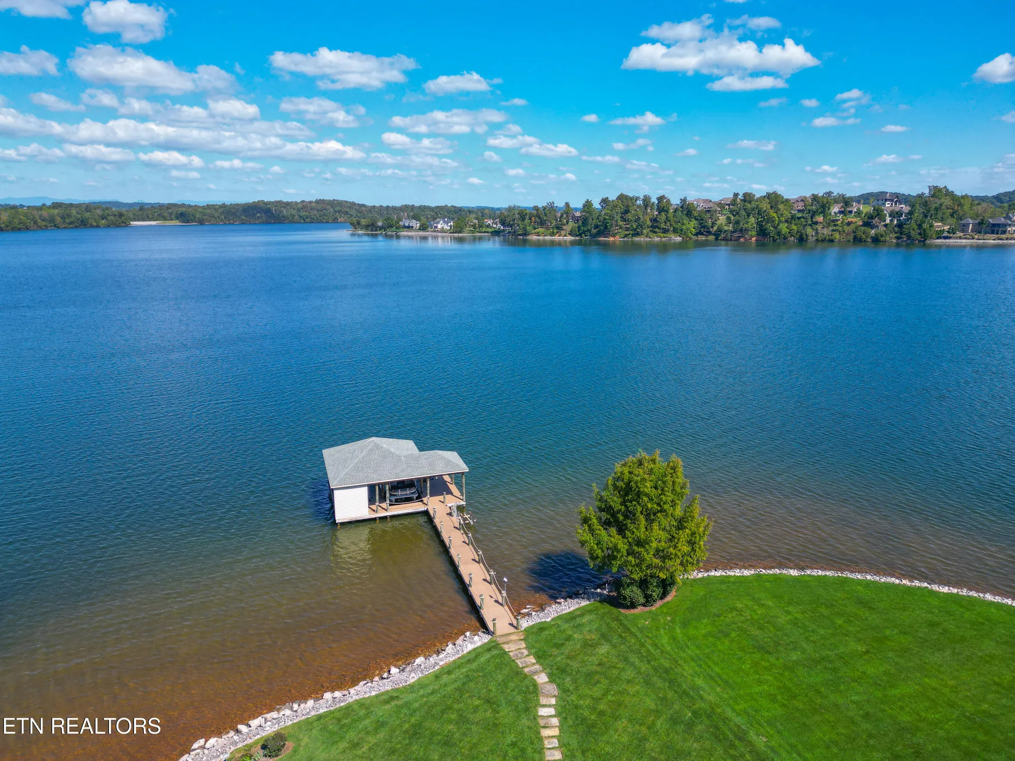 Property Slideshow image 4 of 60 | 201 coyatee cv, Loudon, TN, 37774