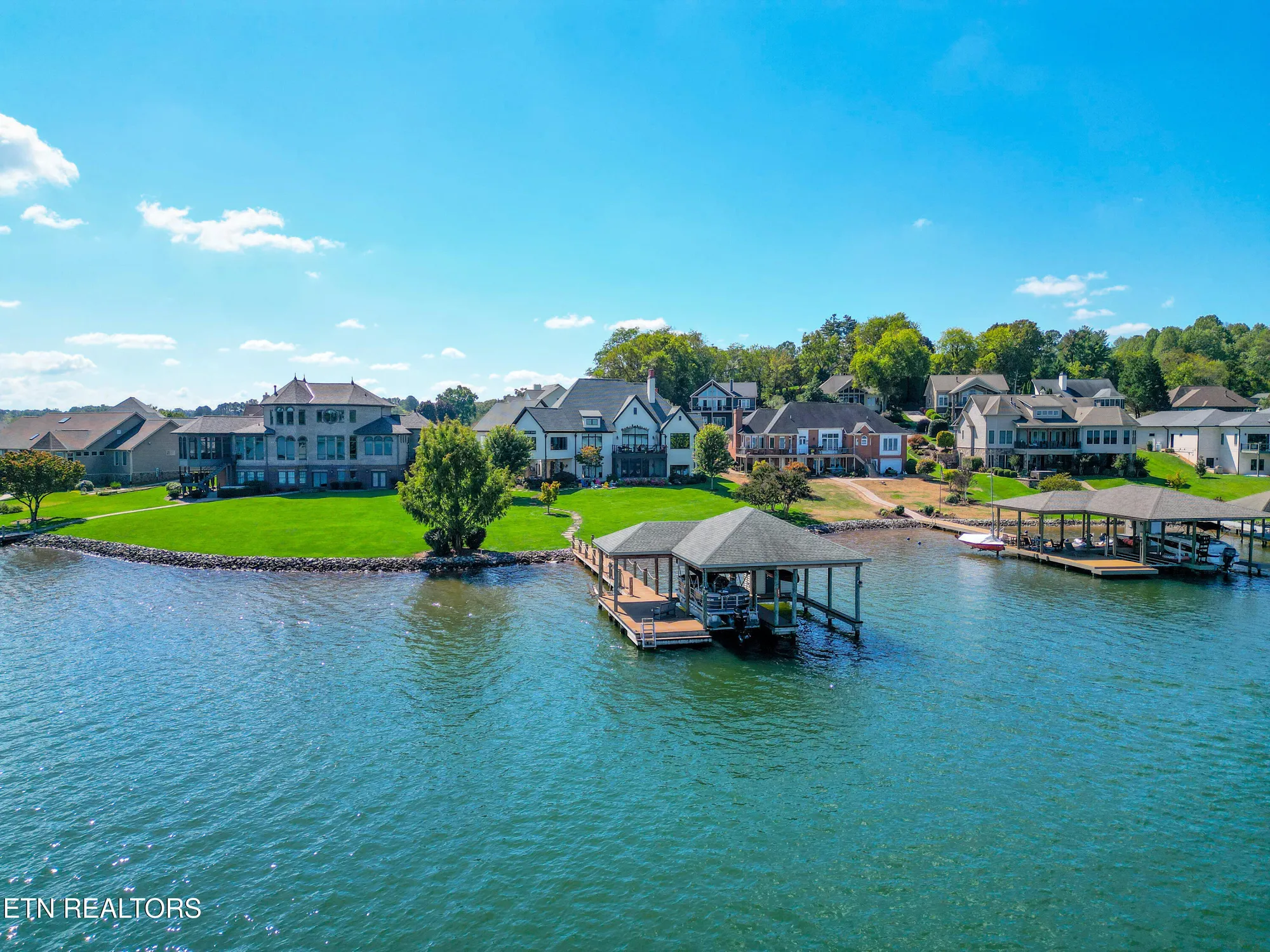 Property Slideshow image 5 of 60 | 201 coyatee cv, Loudon, TN, 37774