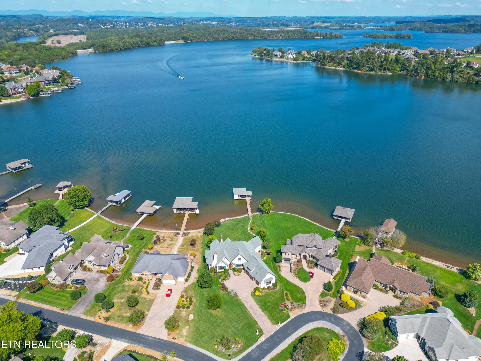 Property Slideshow image 6 of 60 | 201 coyatee cv, Loudon, TN, 37774