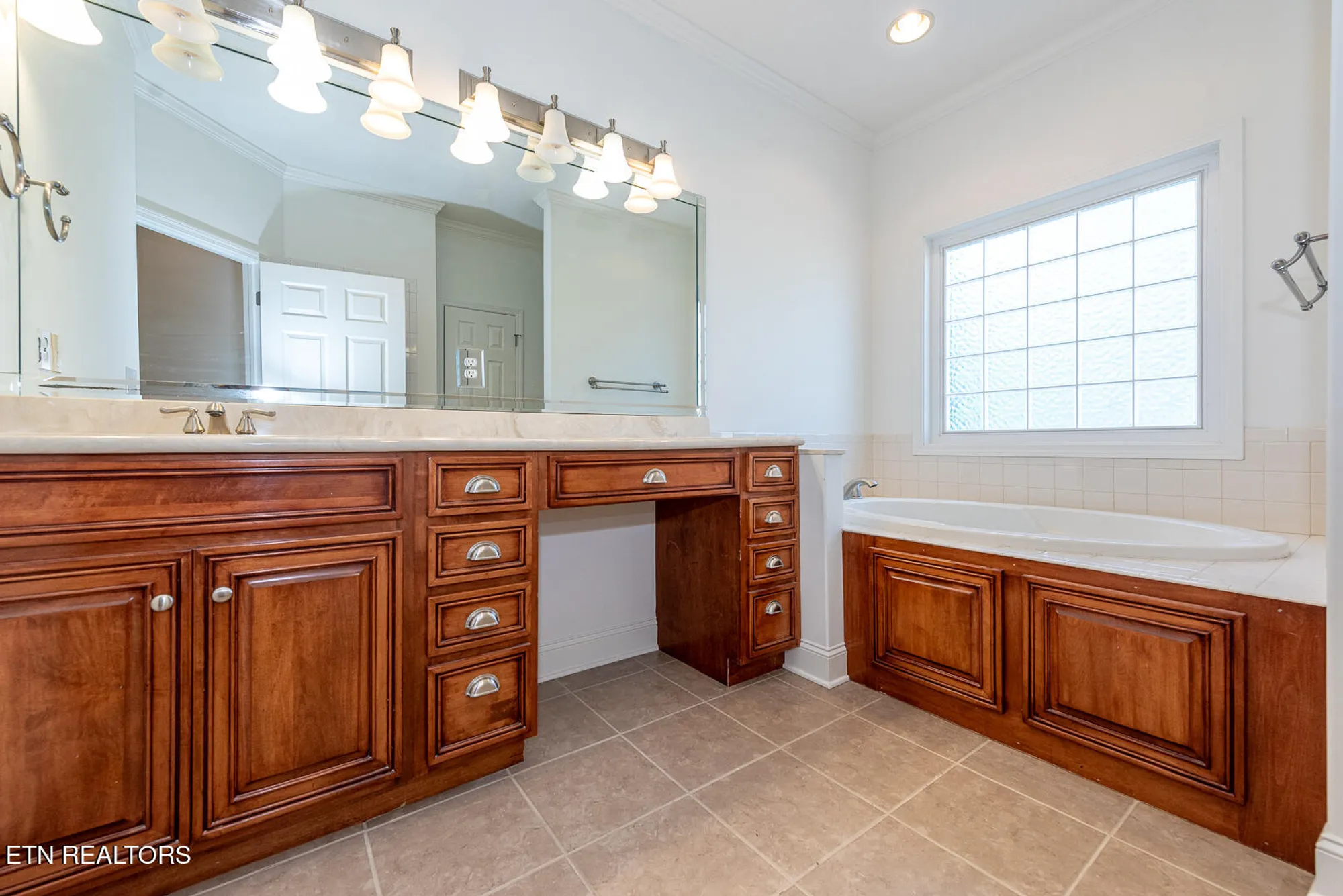 Property Slideshow image 29 of 49 | 210 oologila pl, Loudon, TN, 37774