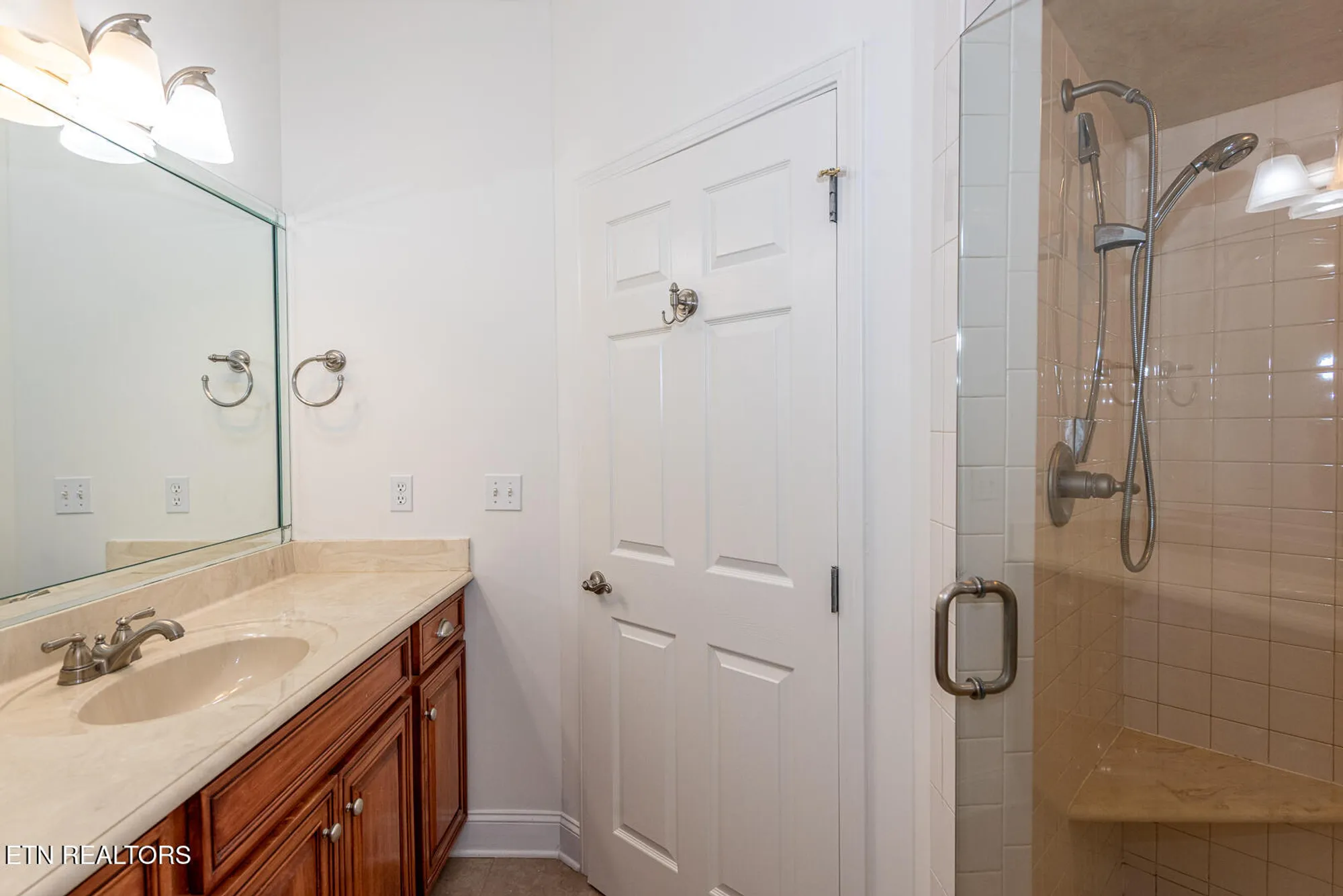 Property Slideshow image 27 of 49 | 210 oologila pl, Loudon, TN, 37774