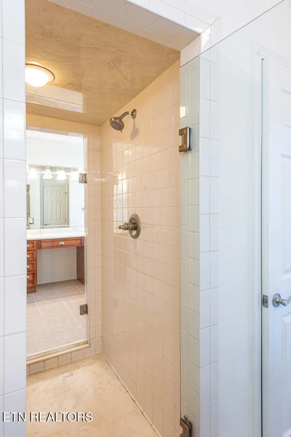 Property Slideshow image 26 of 49 | 210 oologila pl, Loudon, TN, 37774