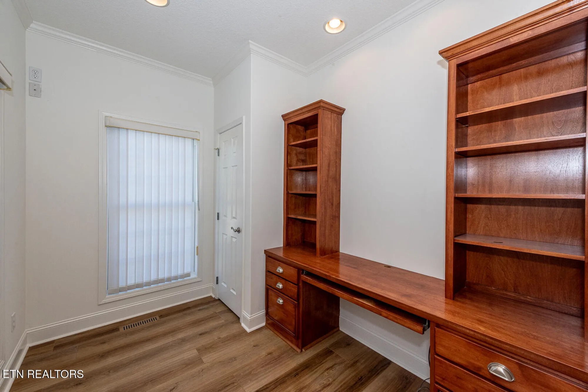 Property Slideshow image 21 of 49 | 210 oologila pl, Loudon, TN, 37774