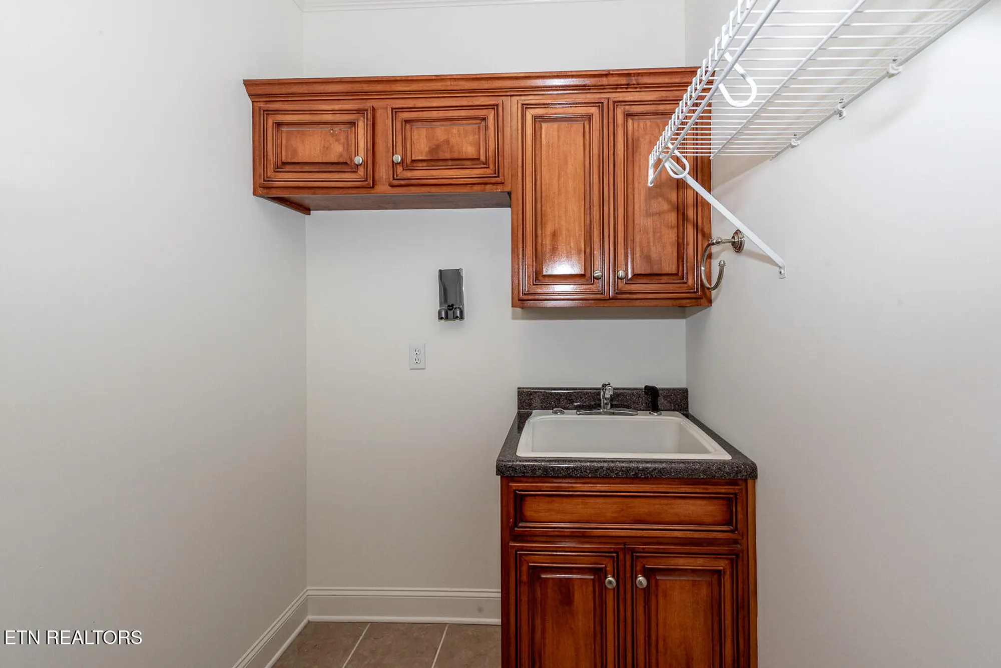 Property Slideshow image 18 of 49 | 210 oologila pl, Loudon, TN, 37774