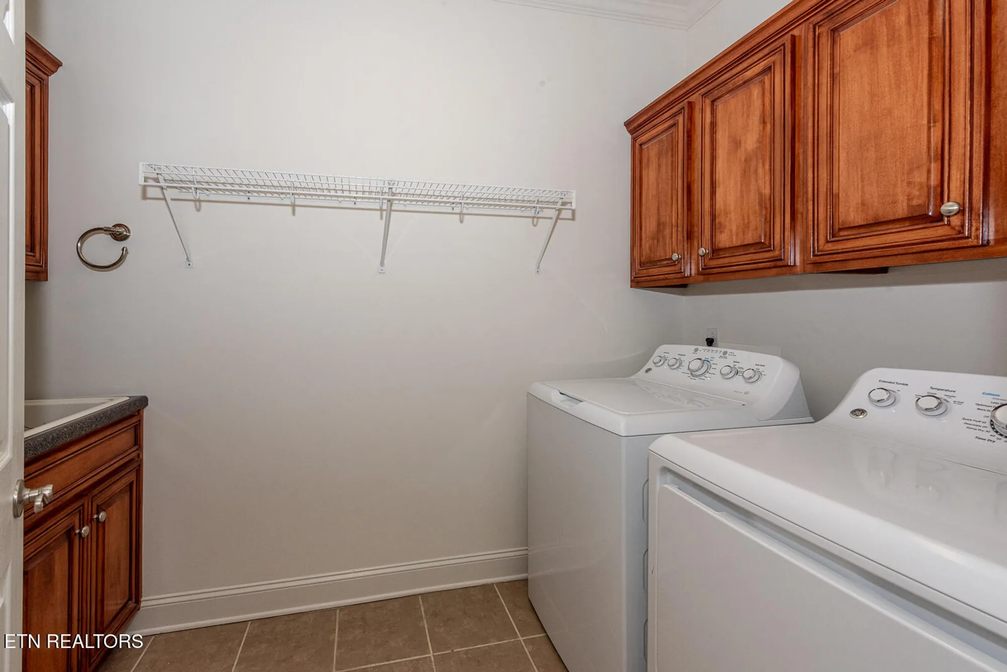 Property Slideshow image 17 of 49 | 210 oologila pl, Loudon, TN, 37774