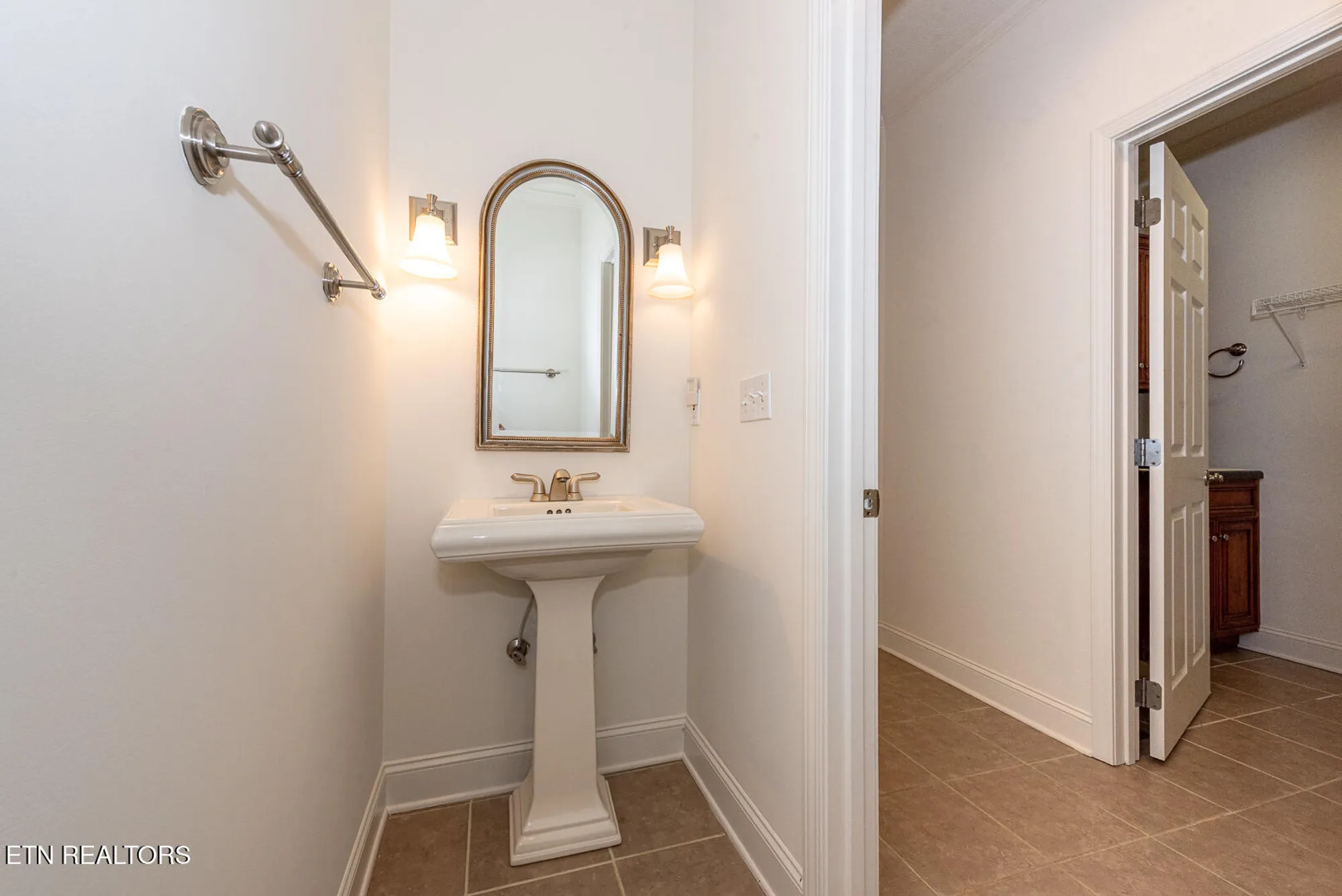 Property Slideshow image 16 of 49 | 210 oologila pl, Loudon, TN, 37774