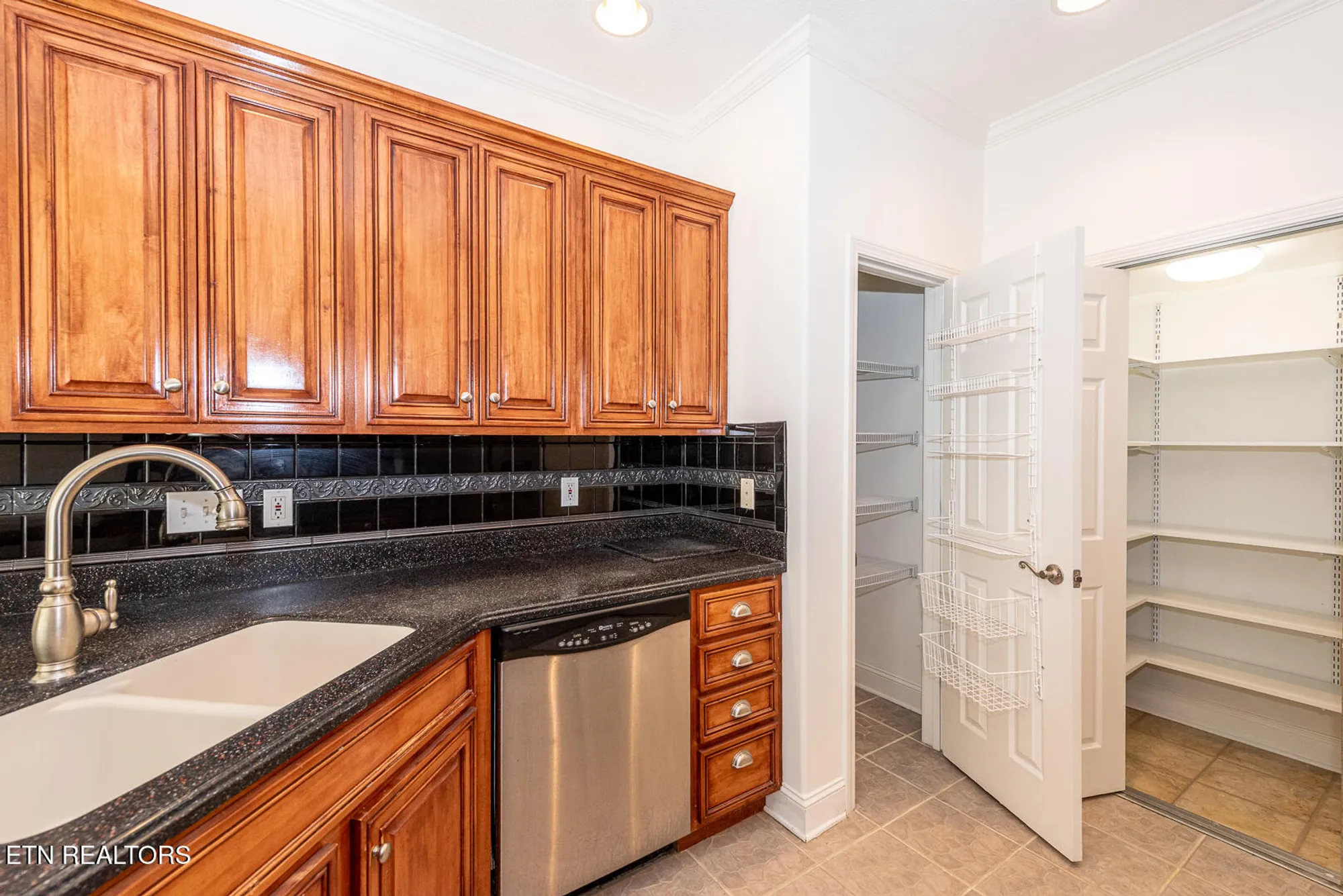 Property Slideshow image 14 of 49 | 210 oologila pl, Loudon, TN, 37774