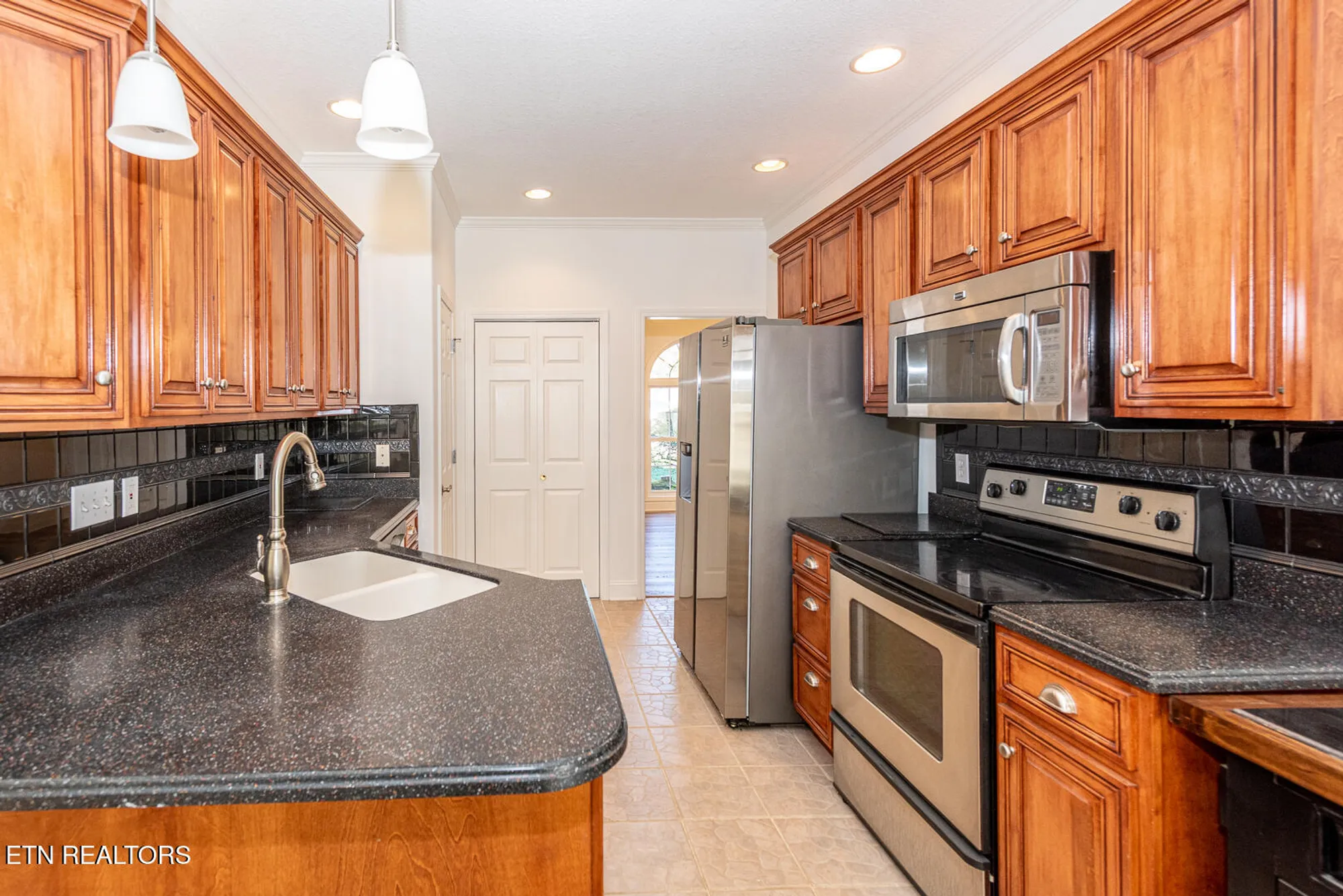 Property Slideshow image 12 of 49 | 210 oologila pl, Loudon, TN, 37774