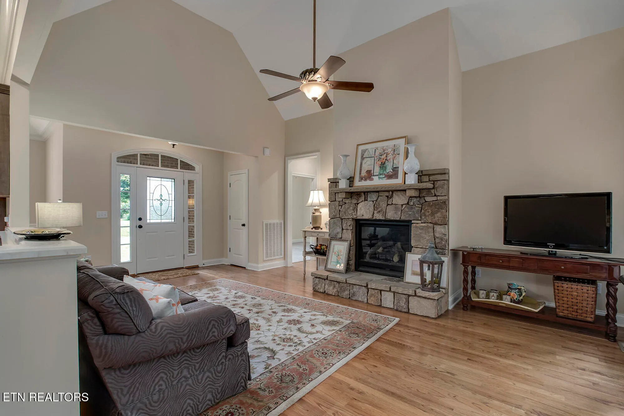 Property Slideshow image 11 of 61 | 202 coyatee ct, Loudon, TN, 37774