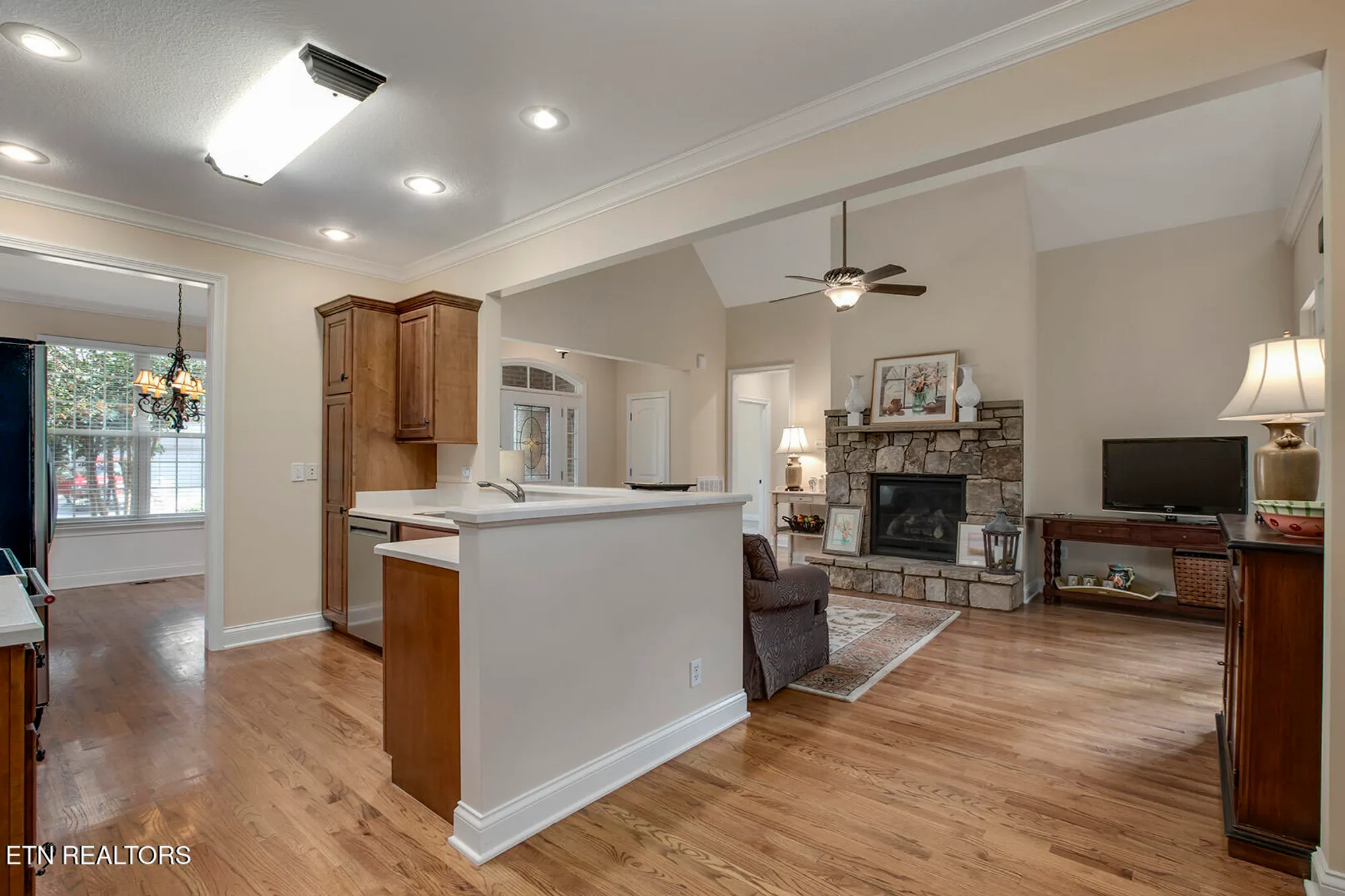 Property Slideshow image 16 of 61 | 202 coyatee ct, Loudon, TN, 37774