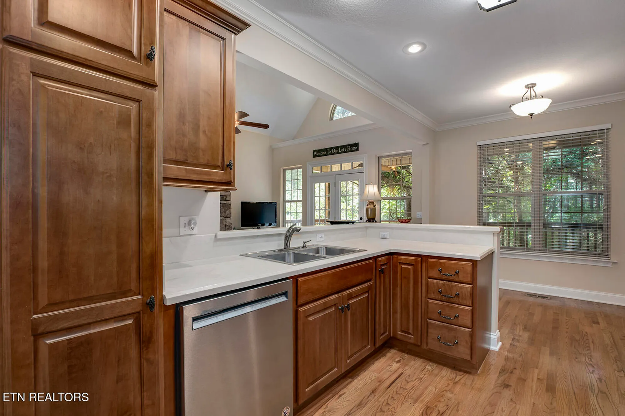 Property Slideshow image 17 of 61 | 202 coyatee ct, Loudon, TN, 37774