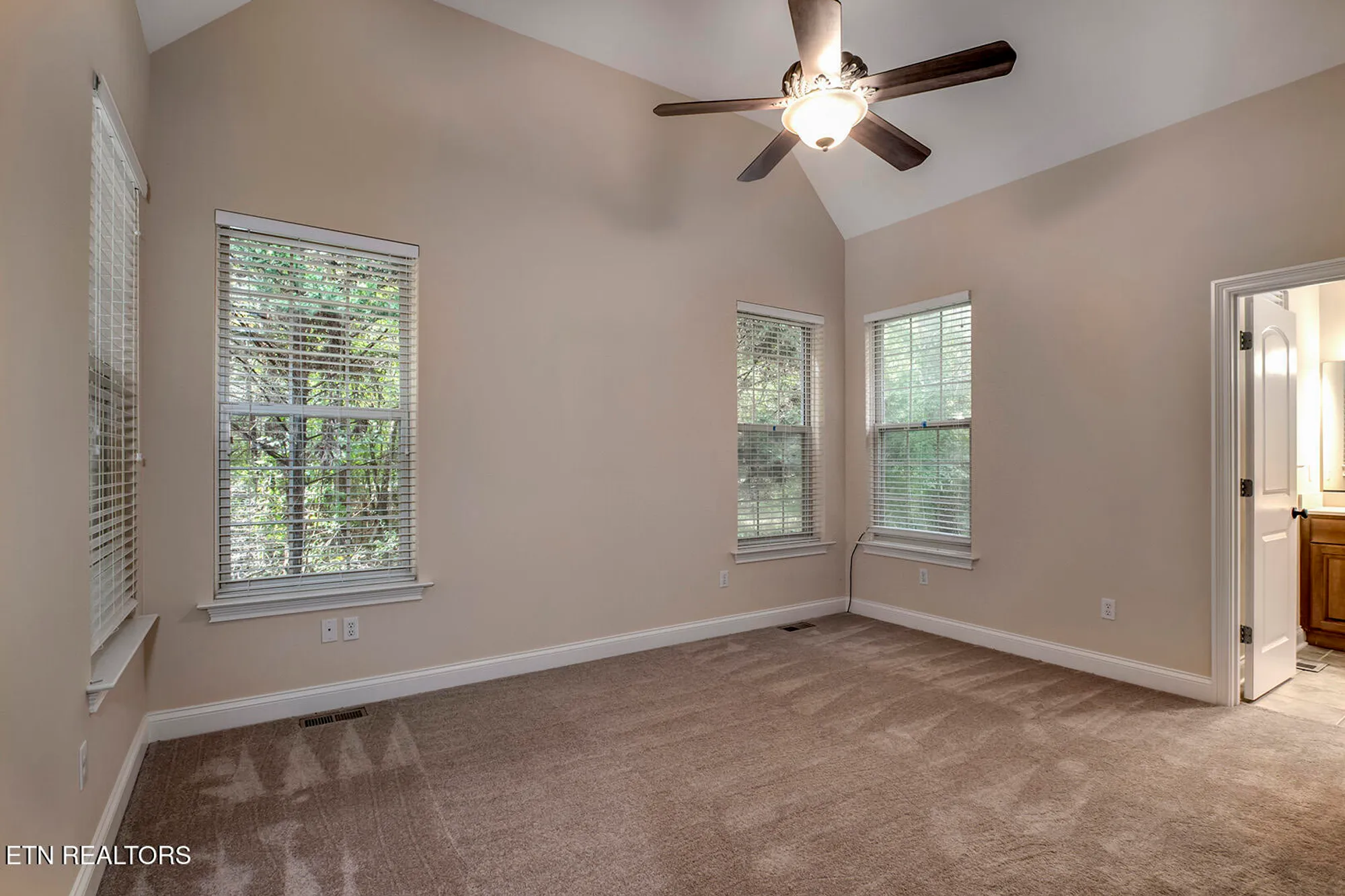 Property Slideshow image 36 of 61 | 202 coyatee ct, Loudon, TN, 37774