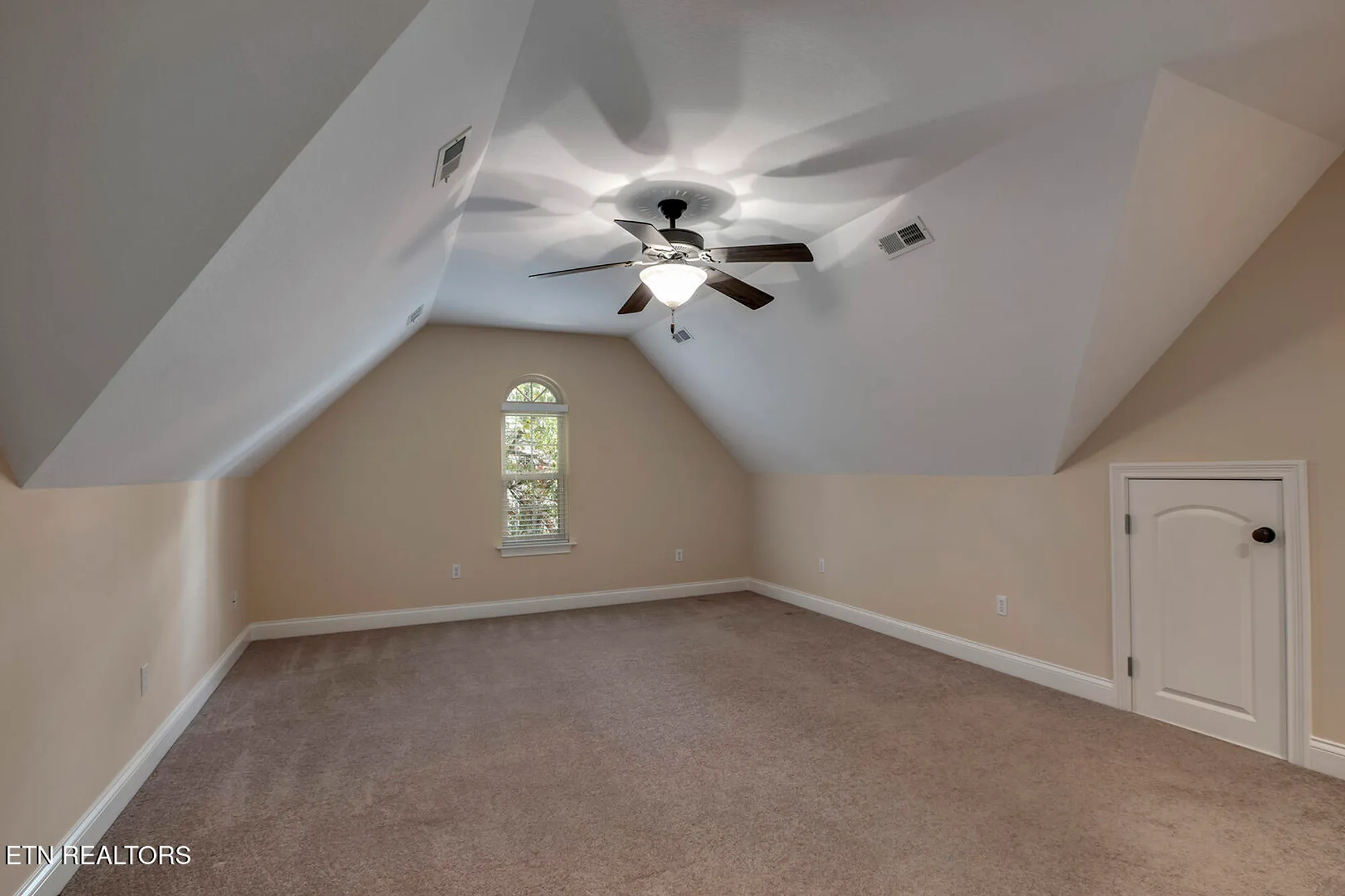 Property Slideshow image 43 of 61 | 202 coyatee ct, Loudon, TN, 37774